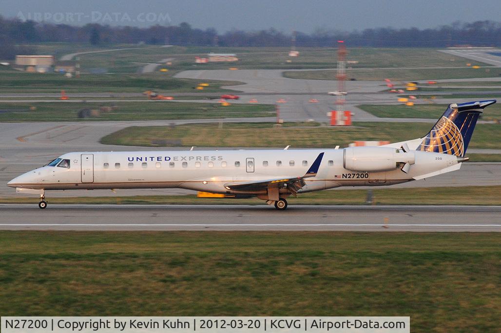 N27200, 2006 Embraer ERJ-145XR (EMB-145XR) C/N 14500956, Early morning arrival