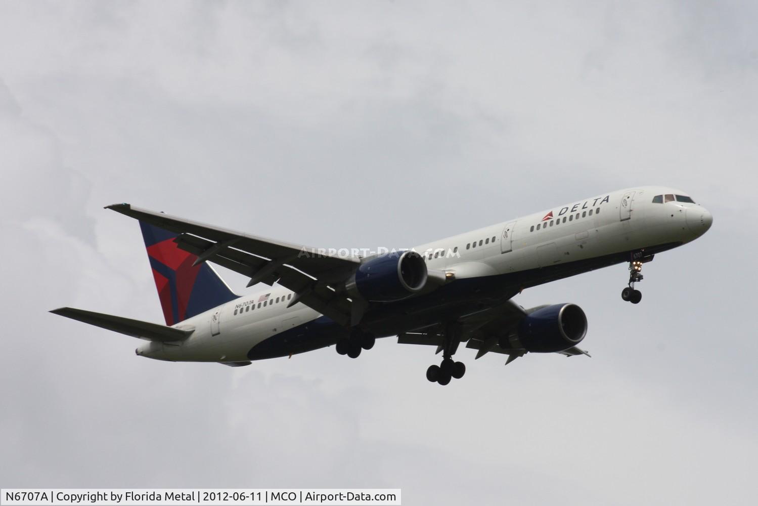 N6707A, 2000 Boeing 757-232 C/N 30395, Delta 757