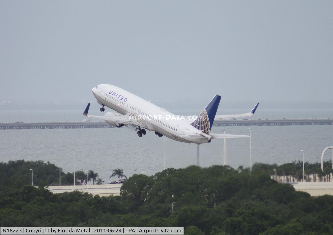N18223, 1998 Boeing 737-824 C/N 28932, United 737-800