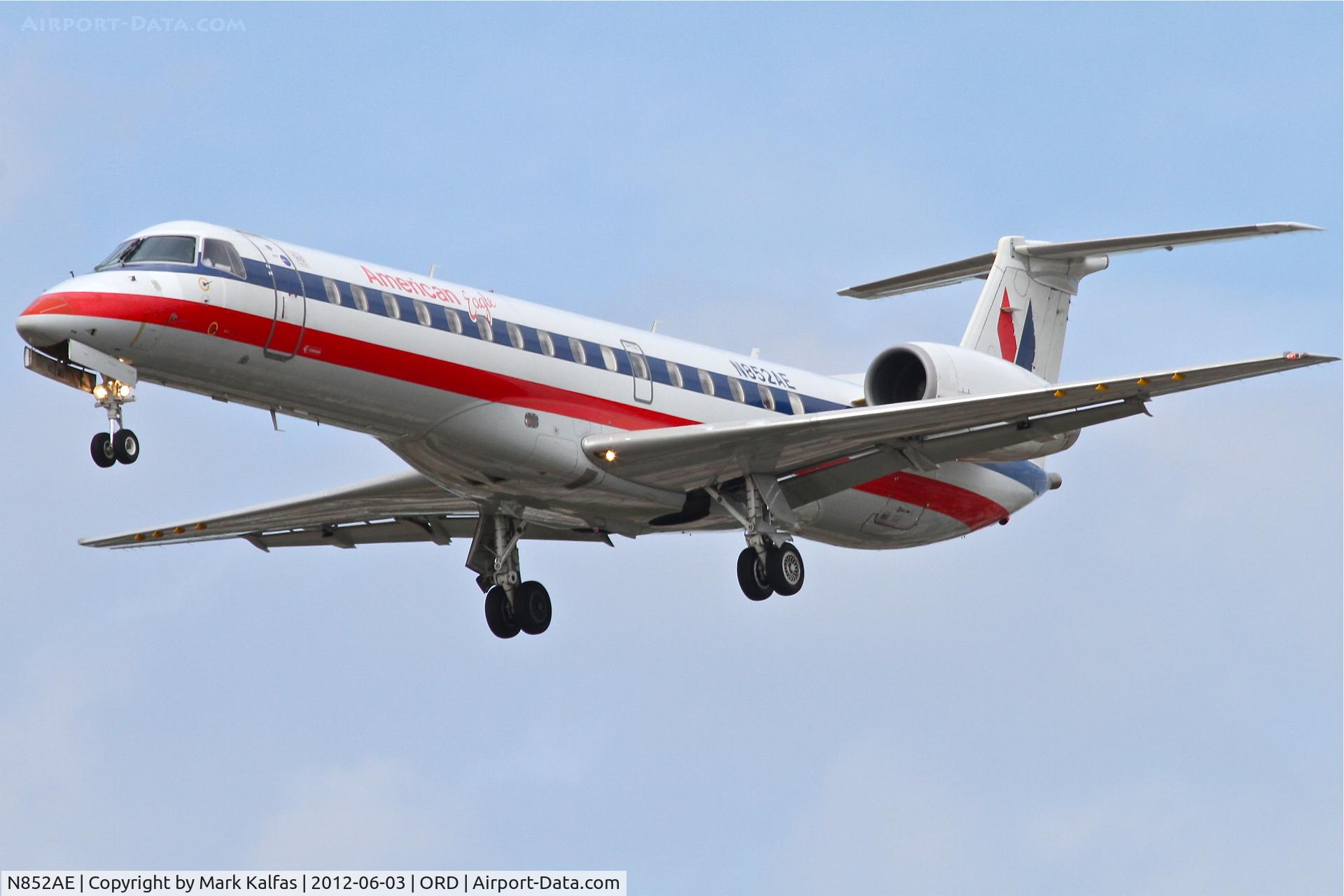 N852AE, 2003 Embraer ERJ-140LR (EMB-135KL) C/N 145736, American Eagle Embraer EMB-135KL, EGF4159 arriving from Memphis International /KMEM, RWY 28 approach O'Hare/KORD.