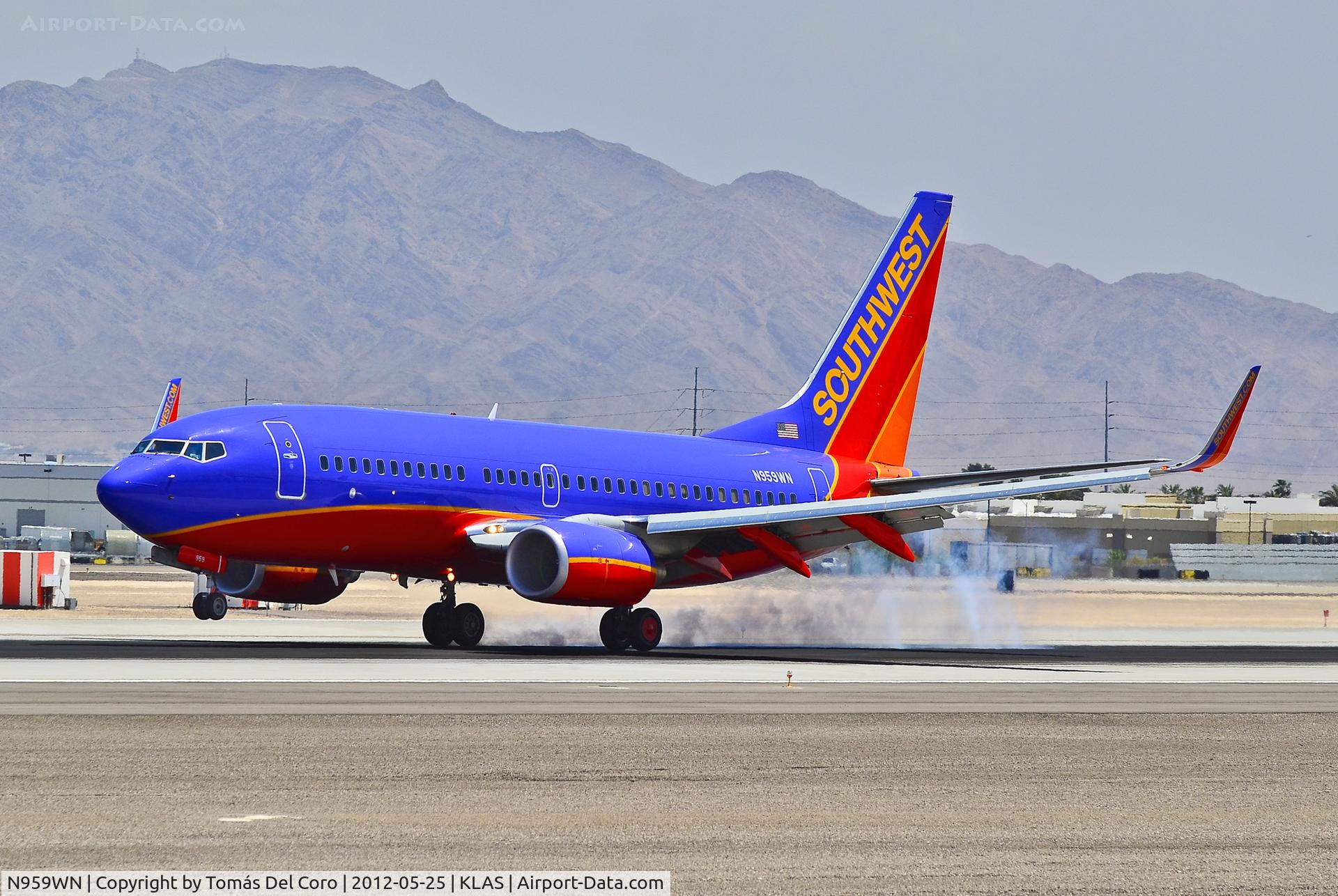 N959WN, 2011 Boeing 737-7H4 C/N 36674, N959WN Southwest Airlines Boeing 737-7H4 C/N 36674

- Las Vegas - McCarran International (LAS / KLAS)
USA - Nevada, May 25, 2012
Photo: Tomás Del Coro