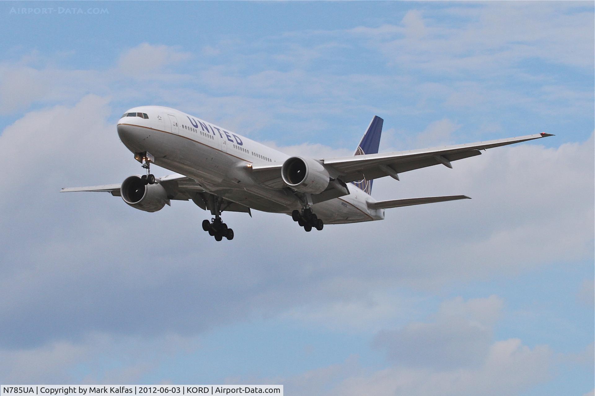 N785UA, 1997 Boeing 777-222 C/N 26954, United Airlines N785UA Boeing 777-222, UAL836 arriving from Shanghai Pudong Int'l /ZSPD, RWY 28 approach KORD.