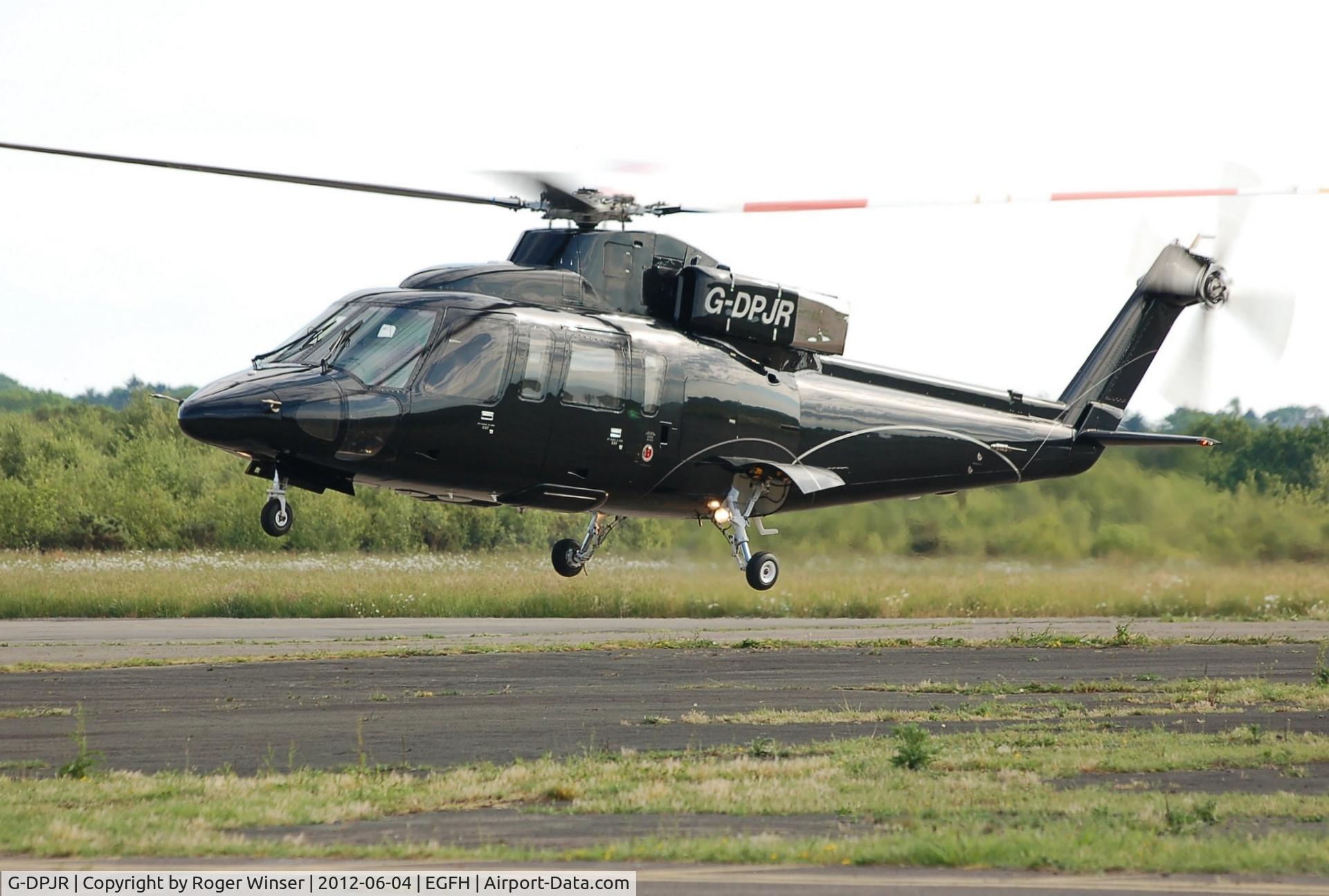 G-DPJR, 1989 Sikorsky S-76B C/N 760352, Visiting S-76B helicopter about to touch down.
