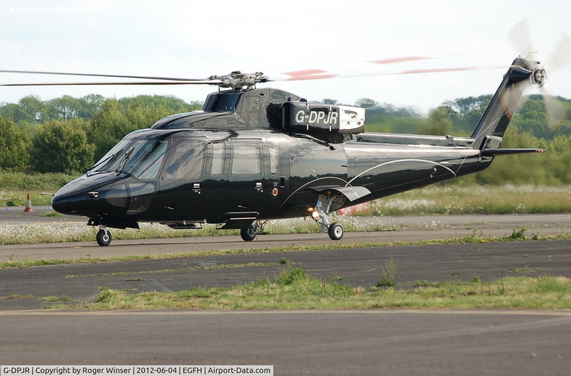G-DPJR, 1989 Sikorsky S-76B C/N 760352, Visiting S-76B helicopter taxying to the apron.