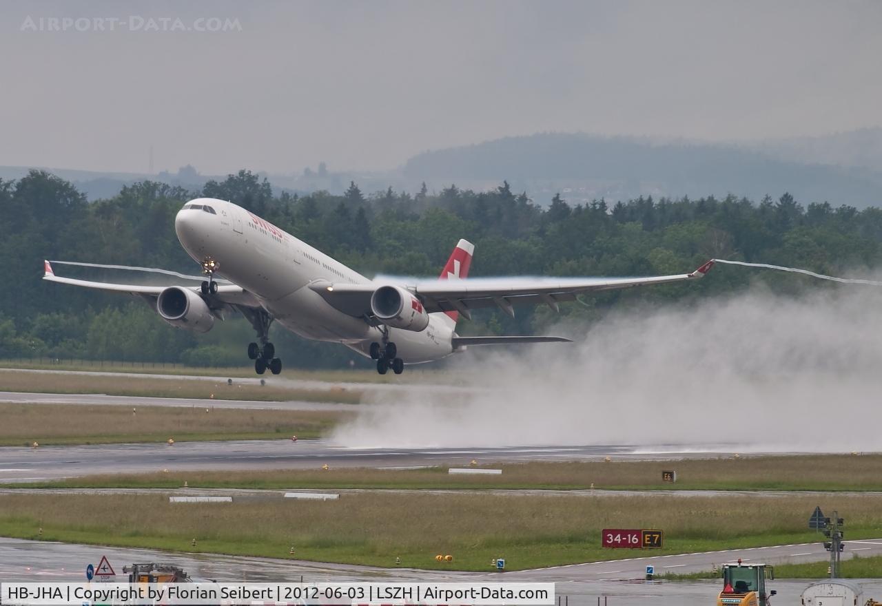 HB-JHA, 2009 Airbus A330-343 C/N 1000, airborne rwy 16