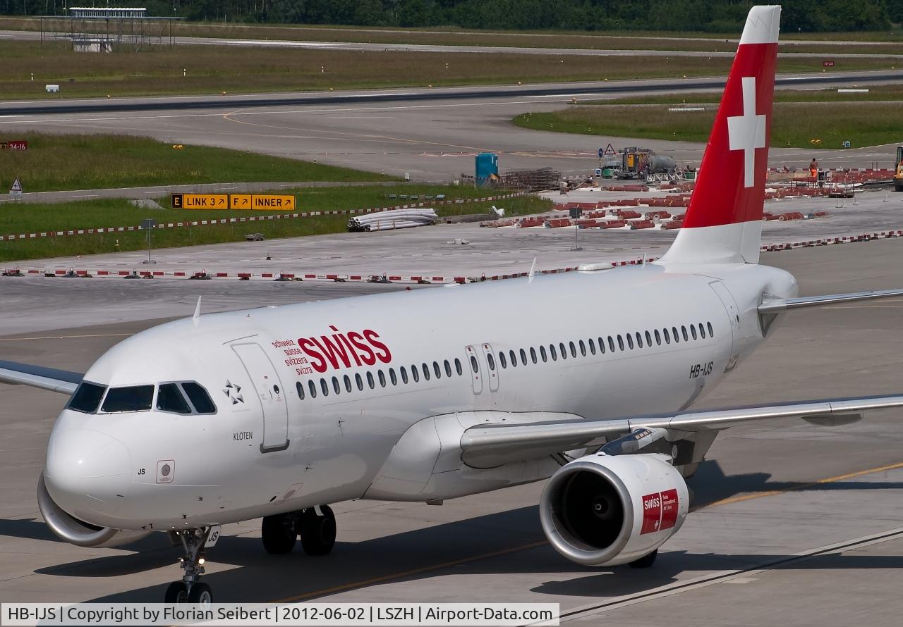 HB-IJS, 1998 Airbus A320-214 C/N 782, taxi to the gate
