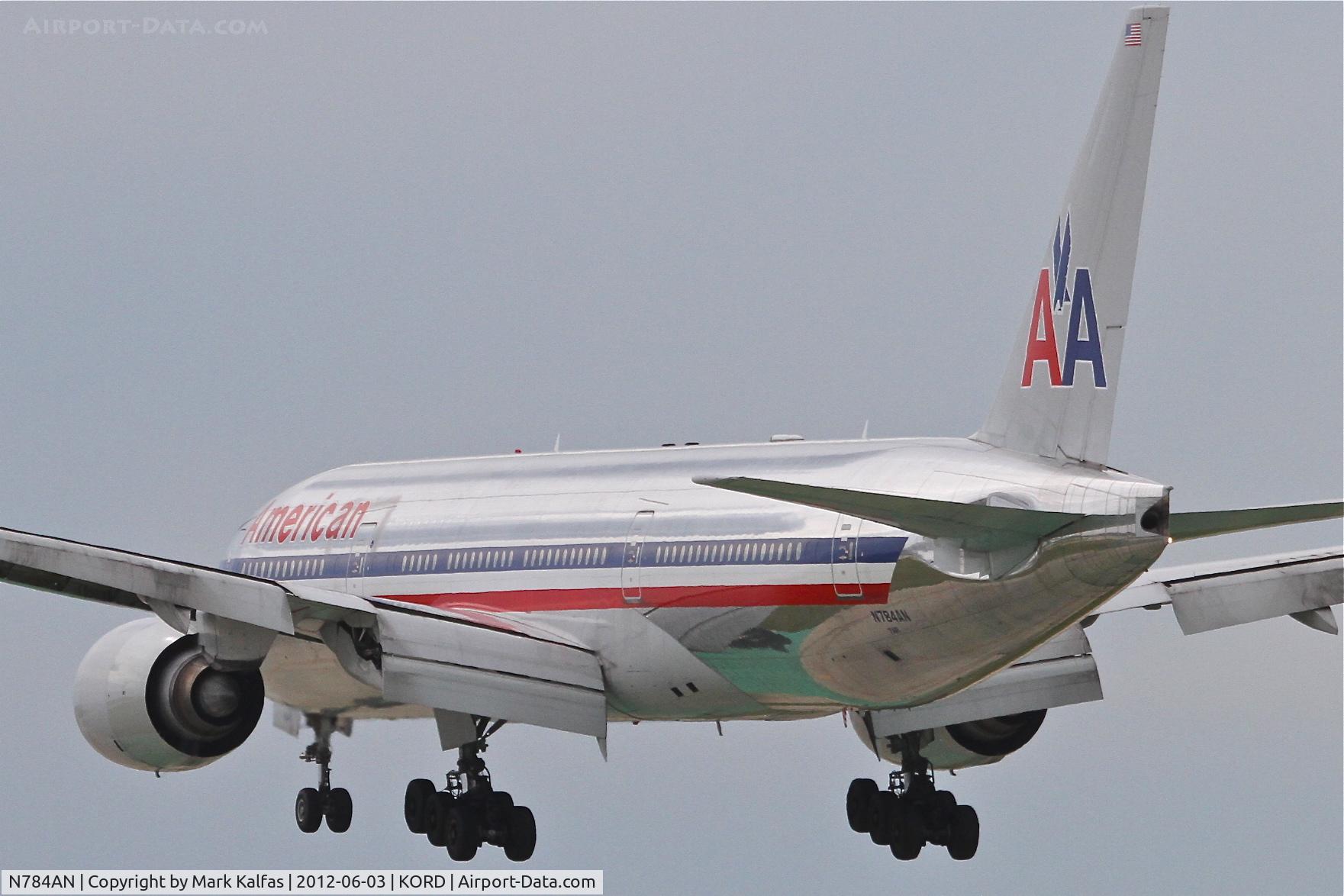N784AN, 2000 Boeing 777-223 C/N 29588, American Airlines Boeing 777-223, operating as AAL288, arriving from Shanghai Pudong Int'l /ZSPD, RWY 28 approach KORD.