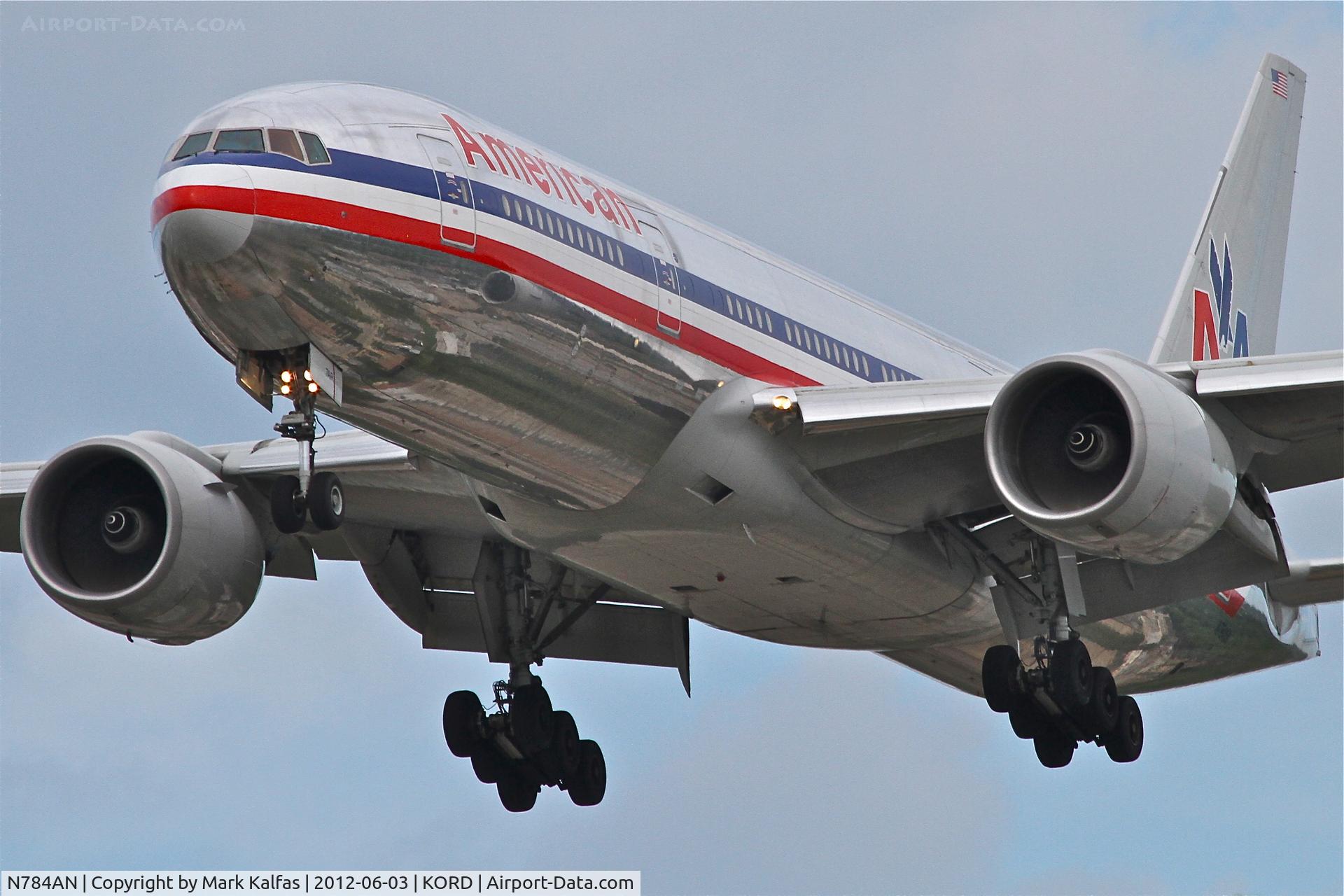 N784AN, 2000 Boeing 777-223 C/N 29588, American Airlines Boeing 777-223, operating as AAL288, arriving from Shanghai Pudong Int'l /ZSPD, RWY 28 approach KORD.