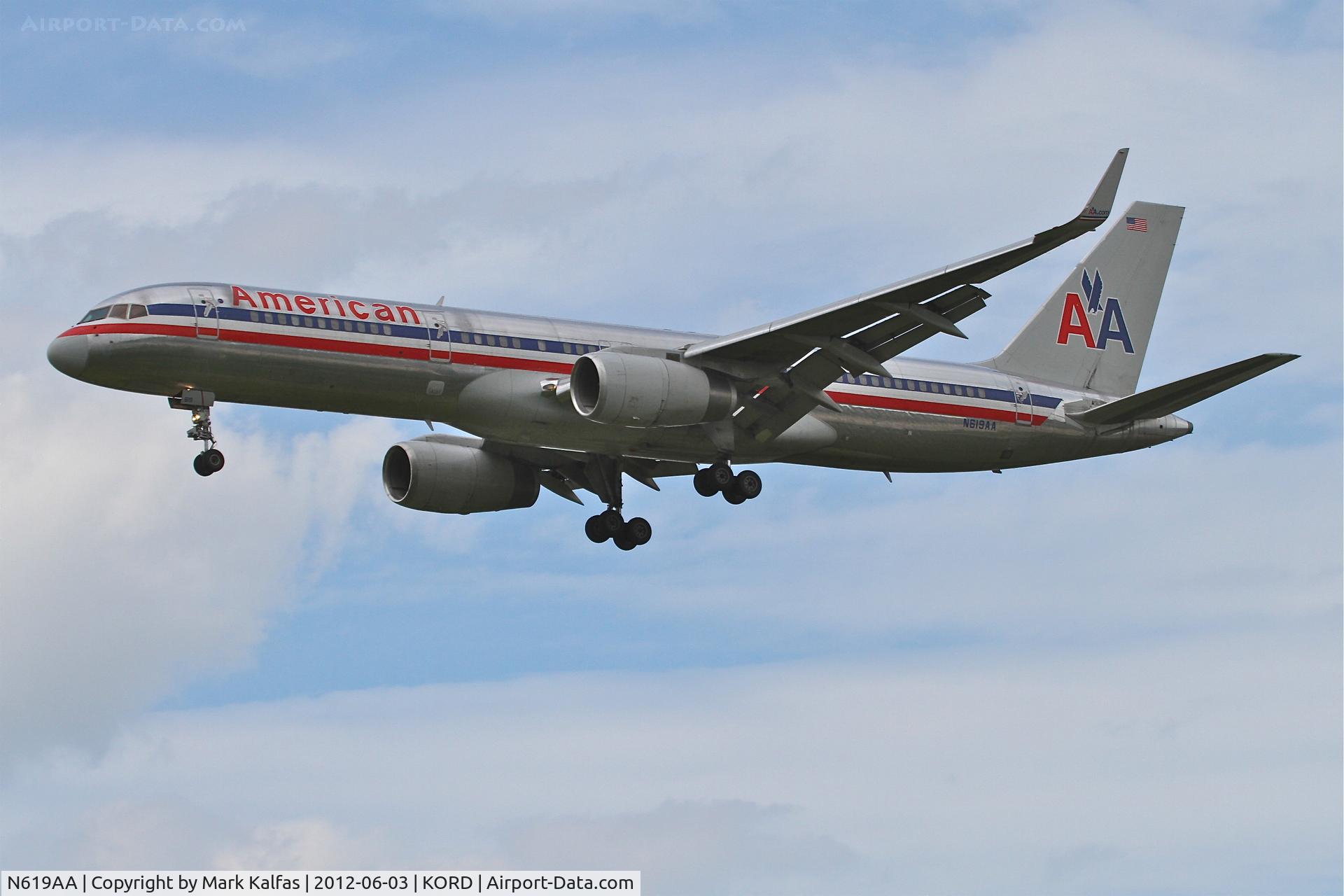 N619AA, 1990 Boeing 757-223 C/N 24577, American Airlines Boeing 757-223, AAL889 arriving from KSTL, RWY 28 approach KORD.