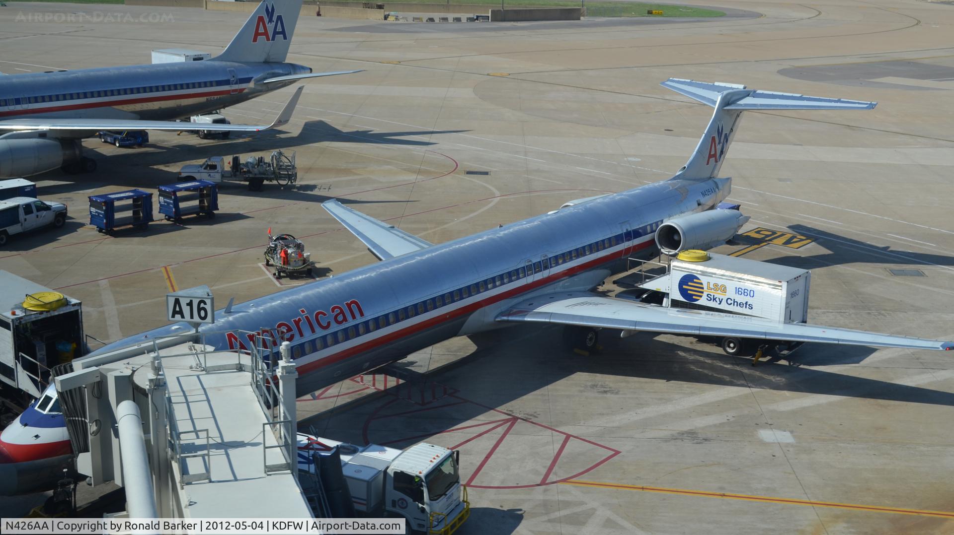 N426AA, 1986 McDonnell Douglas MD-82 (DC-9-82) C/N 49338, Dallas
