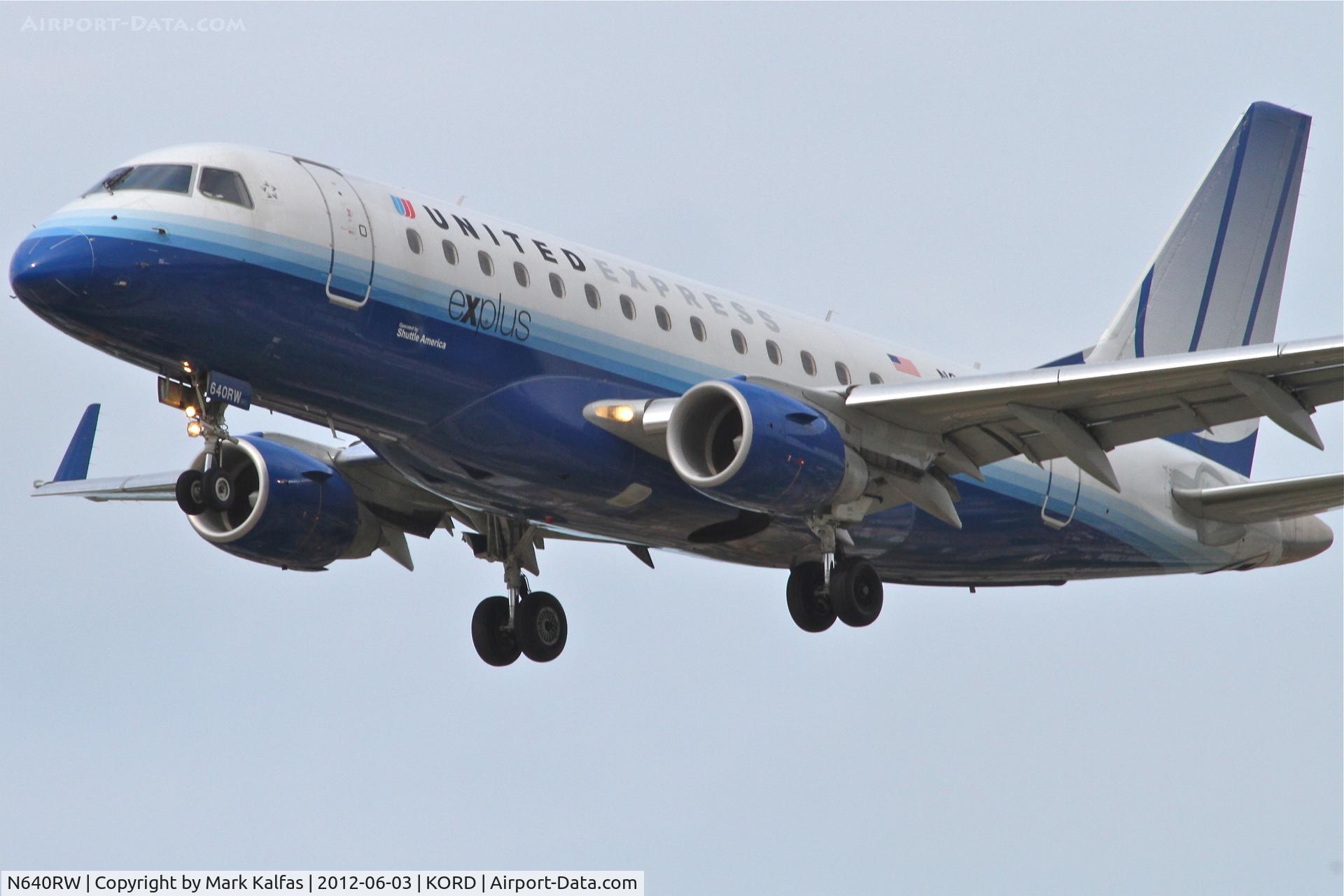 N640RW, 2004 Embraer 170SE (ERJ-170-100SE) C/N 17000058, Shuttle America /United Express Embraer ERJ 170-100 SE, TCF3453 arriving from KSTL, RWY 28 approach KORD.