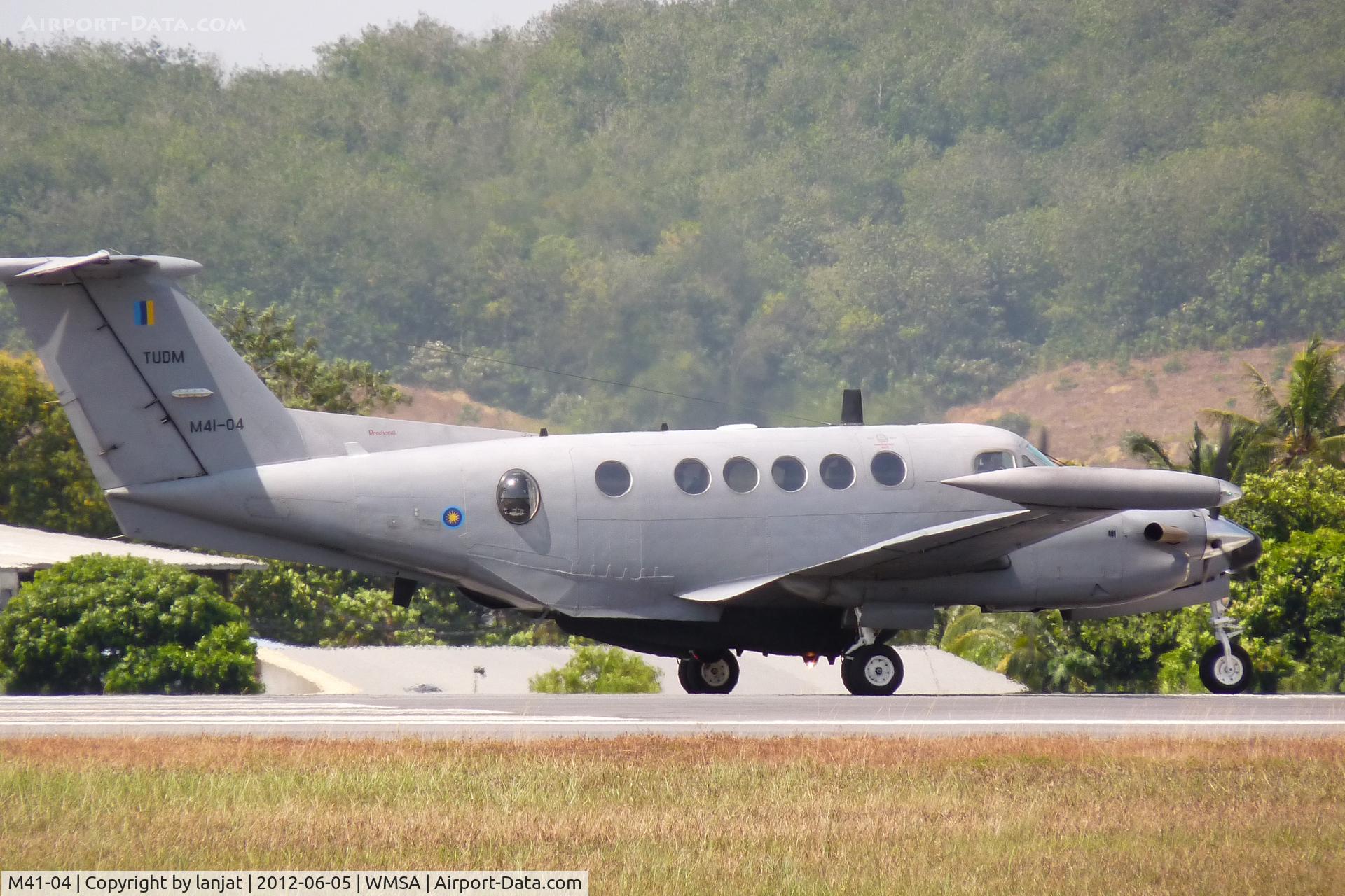 M41-04, Beech B200T Super King Air King Air C/N BT-38, Ready to takeoff