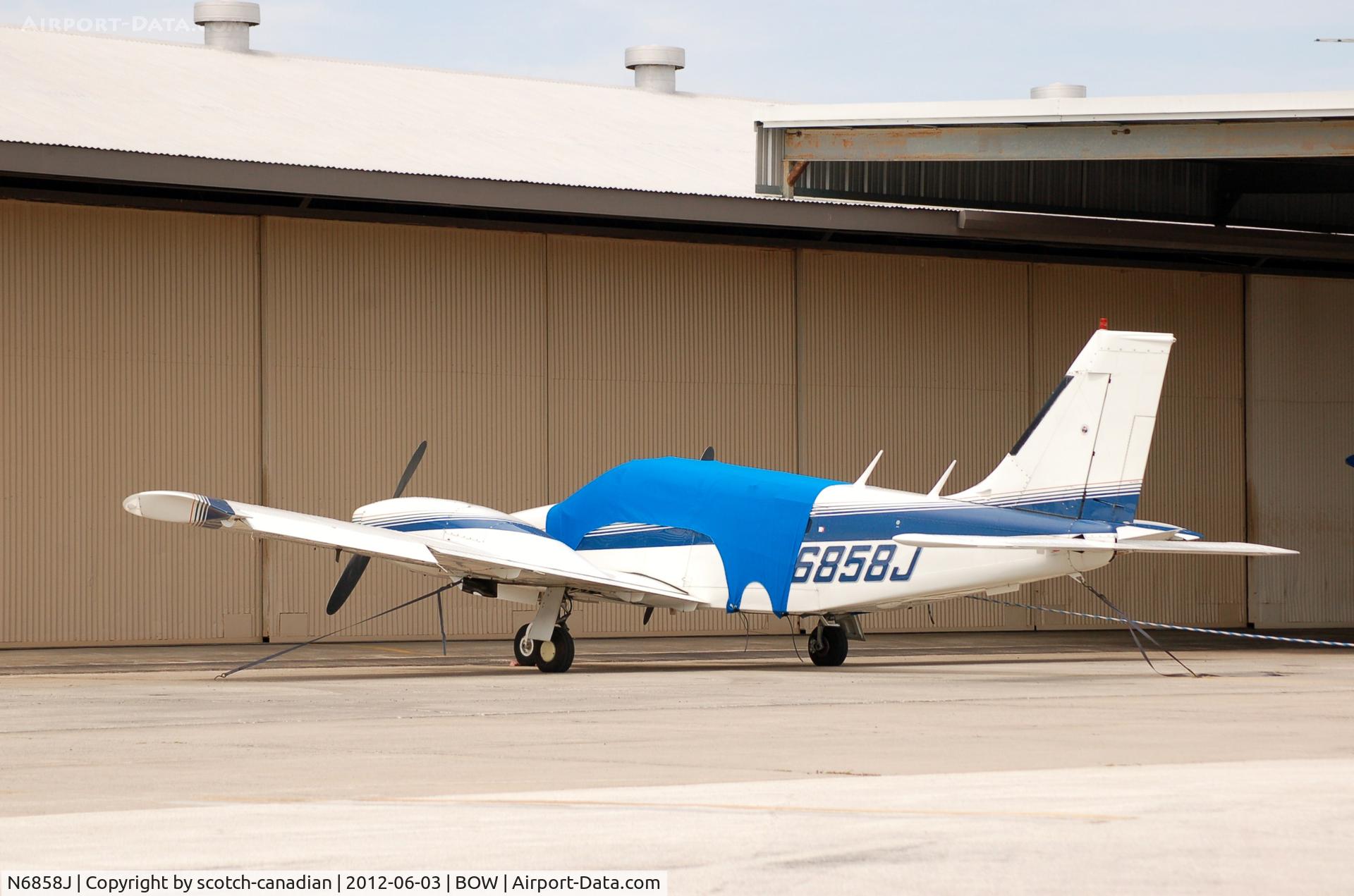 N6858J, 1976 Piper PA-34-200T C/N 34-7670294, 1976 Piper PA-34-200T N6858J at Bartow Municipal Airport, Bartow, FL 
