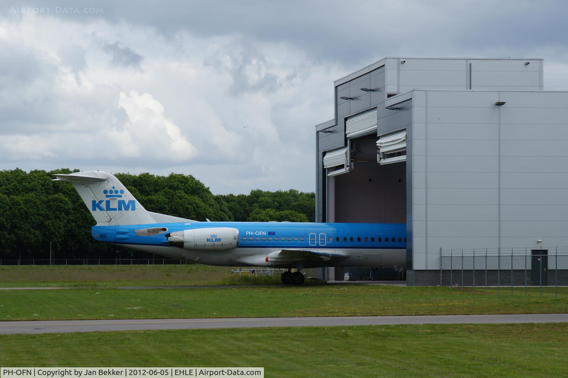 PH-OFN, 1993 Fokker 100 (F-28-0100) C/N 11477, Entering the QAPS building where it will get a new livery.