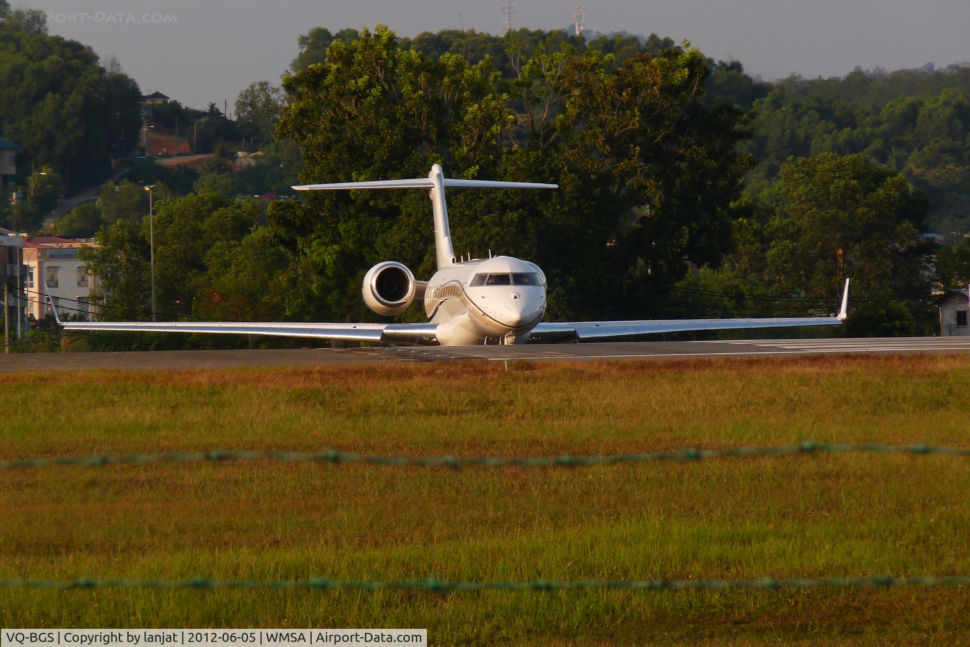 VQ-BGS, 2007 Bombardier BD-700-1A10 Global Express XRS C/N 9254, Hold At Gate