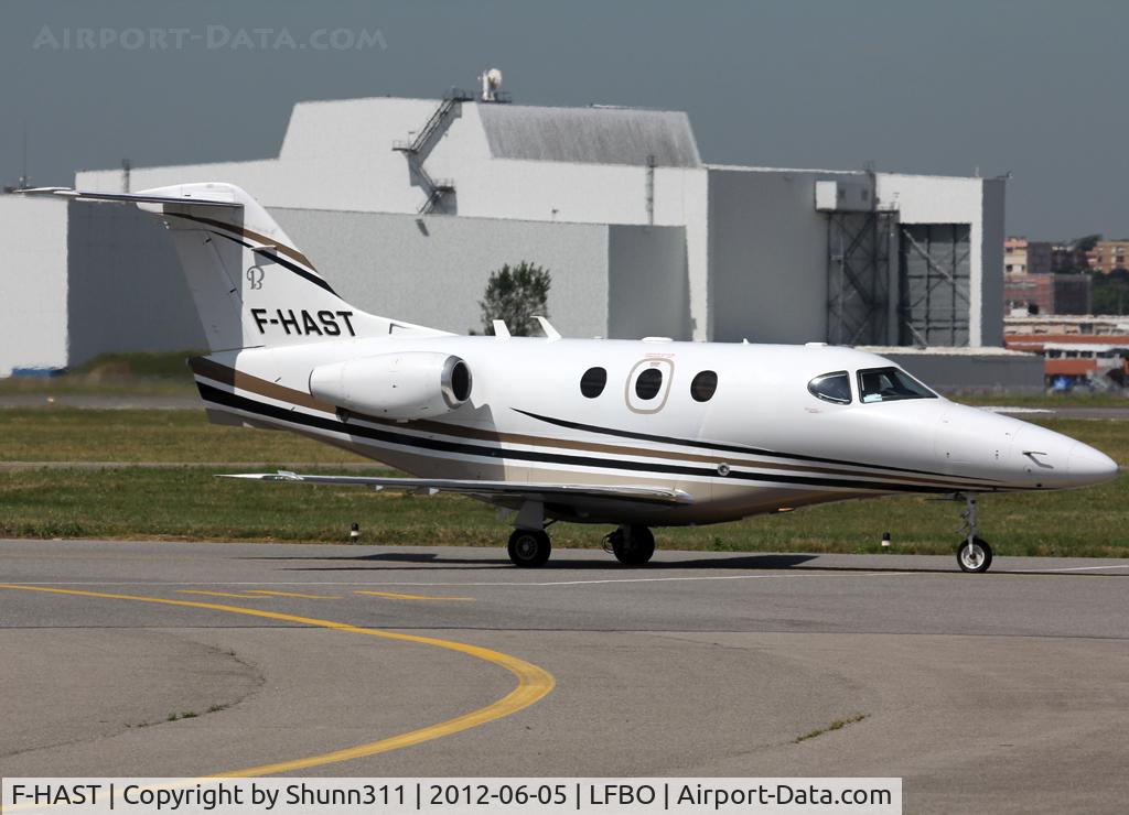 F-HAST, 2006 Raytheon 390 Premier IA C/N RB-149, Taxiing to the General Aviation area...