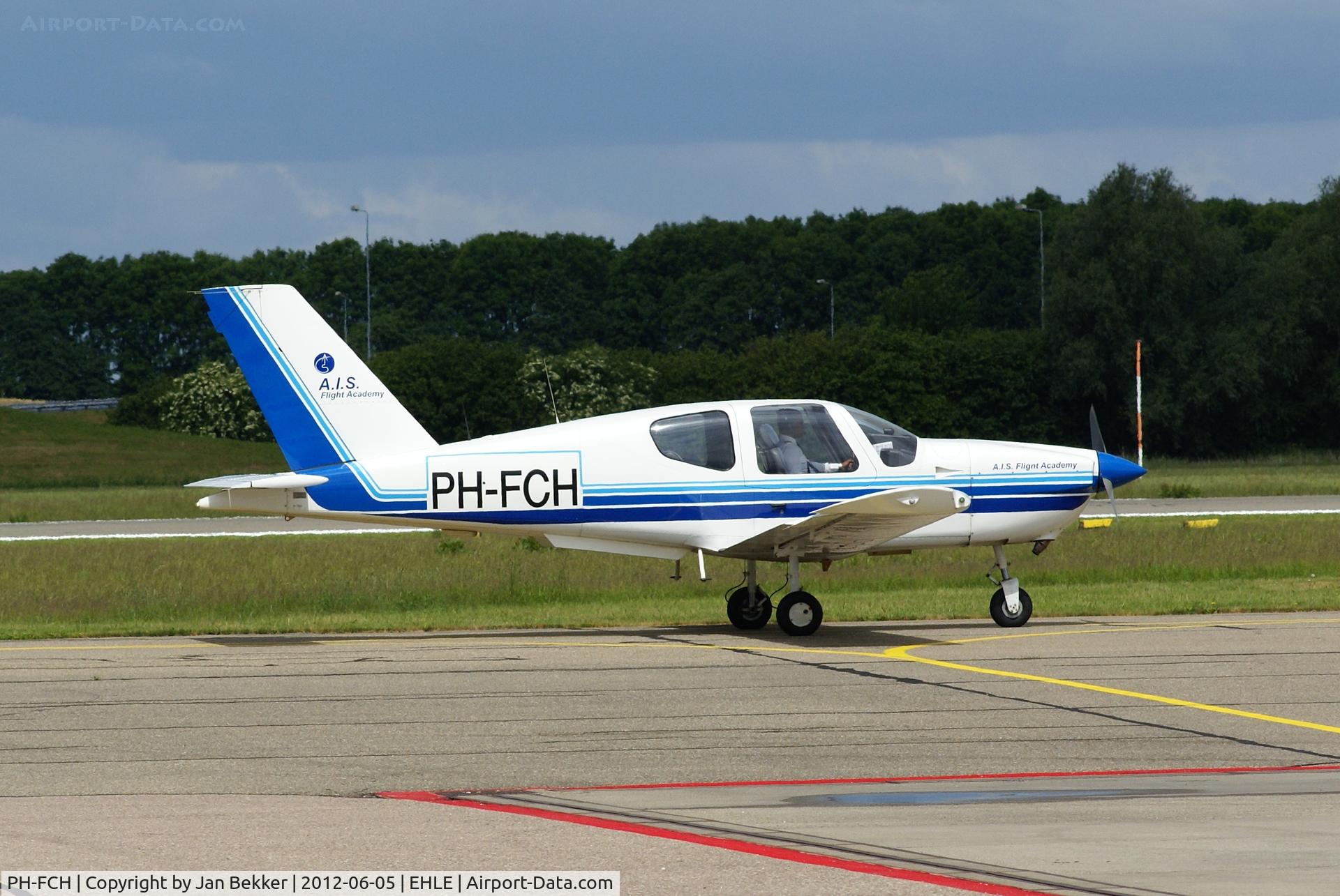 PH-FCH, Socata TB-9 Tampico C/N 1300, Going to the runway