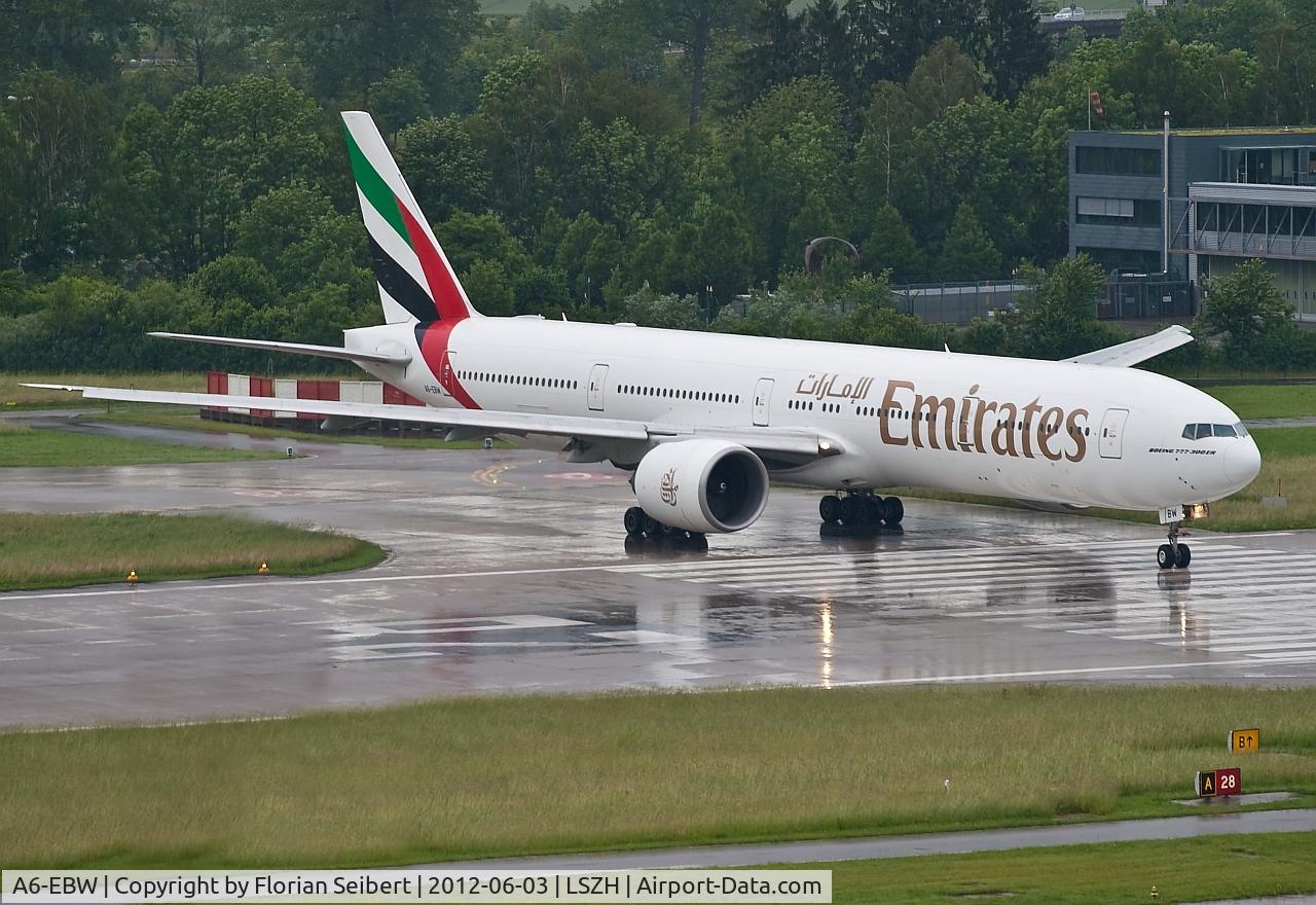 A6-EBW, 2006 Boeing 777-36N/ER C/N 32793, linig up rwy 28