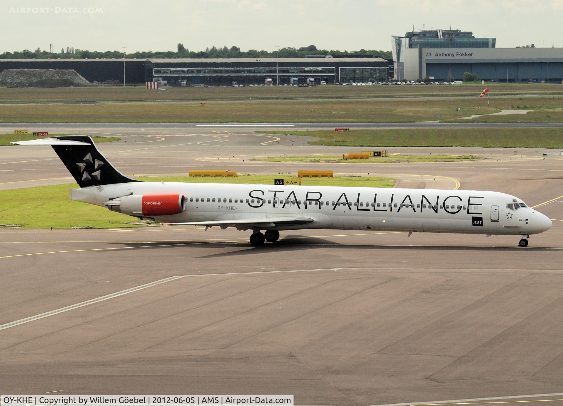 OY-KHE, 1988 McDonnell Douglas MD-82 (DC-9-82) C/N 49604, Taxi to the gate of Schiphol Airport