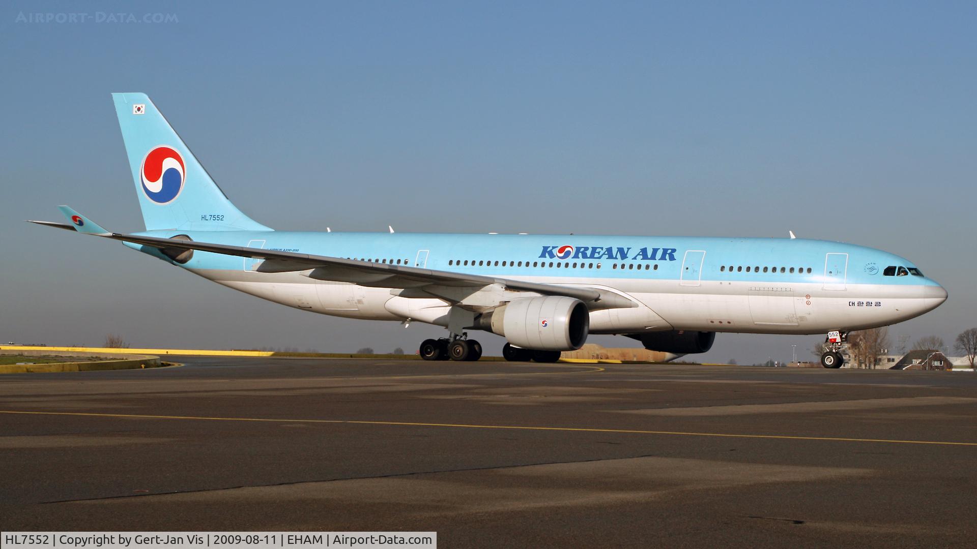 HL7552, 1999 Airbus A330-223 C/N 258, Taxiing to the stand