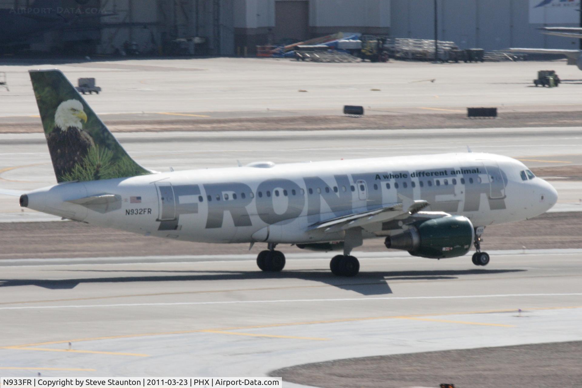 N933FR, 2004 Airbus A319-111 C/N 2260, Taken at Phoenix Sky Harbor Airport, in March 2011 whilst on an Aeroprint Aviation tour