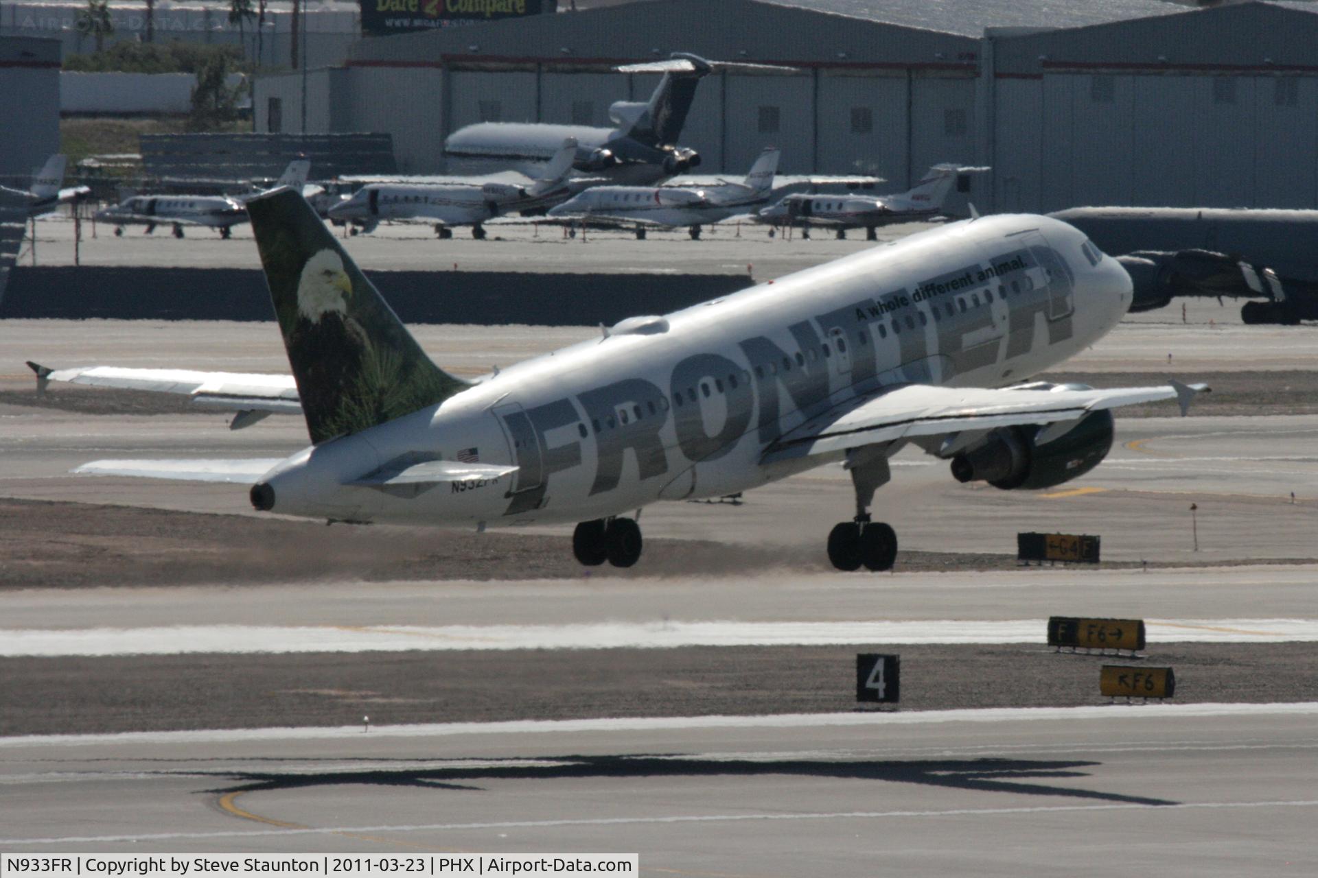 N933FR, 2004 Airbus A319-111 C/N 2260, Taken at Phoenix Sky Harbor Airport, in March 2011 whilst on an Aeroprint Aviation tour