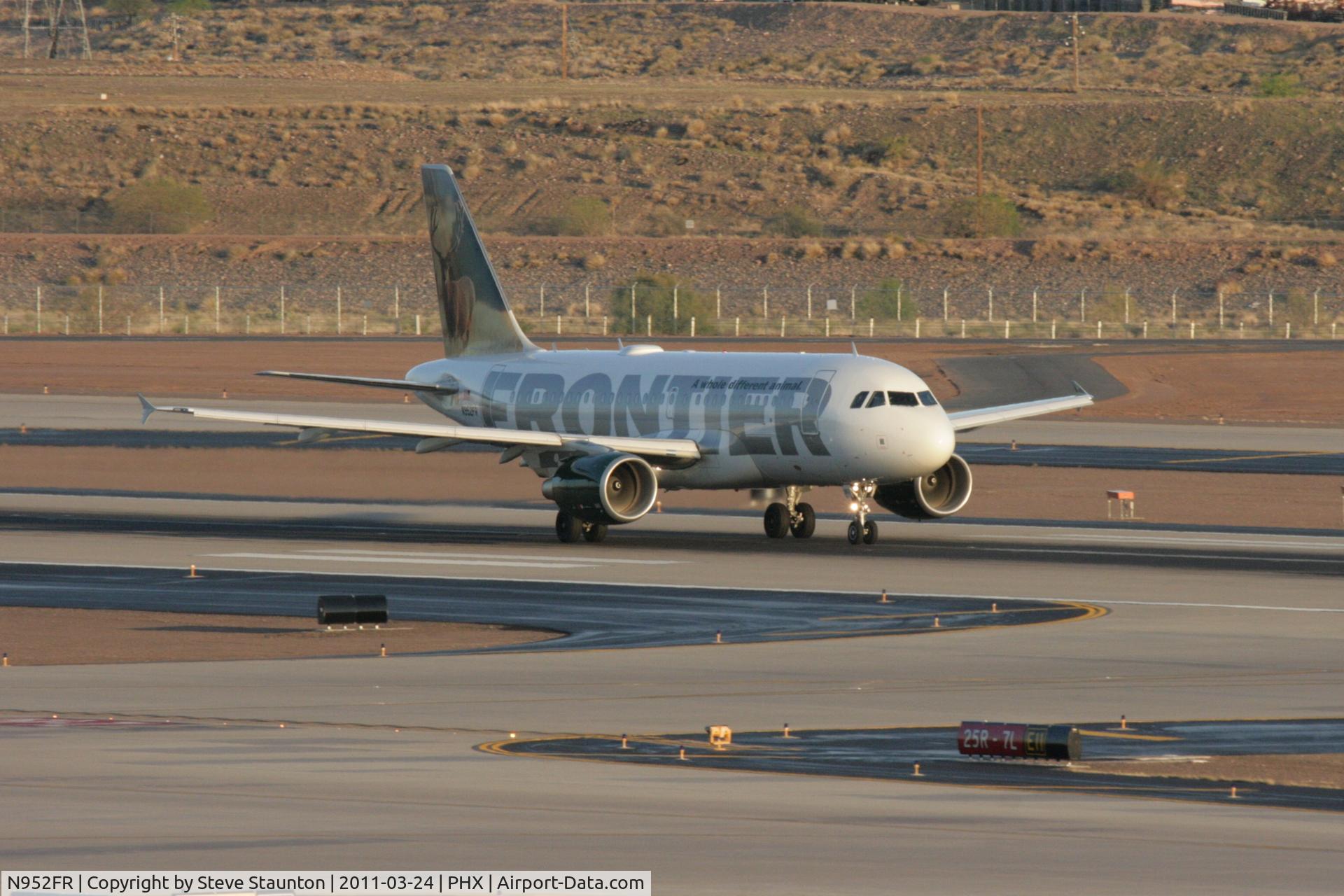 N952FR, 2010 Airbus A319-112 C/N 4204, Taken at Phoenix Sky Harbor Airport, in March 2011 whilst on an Aeroprint Aviation tour
