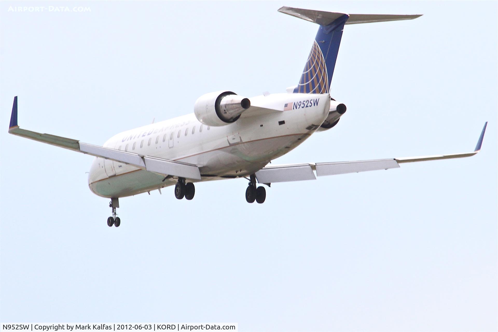 N952SW, 2003 Bombardier CRJ-200LR (CL-600-2B19) C/N 7805, SkyWest Airlines/United Express Bombardier CL-600-2B19, SKW5587 arriving from Madison/KMSN, RWY 28 approach KORD.