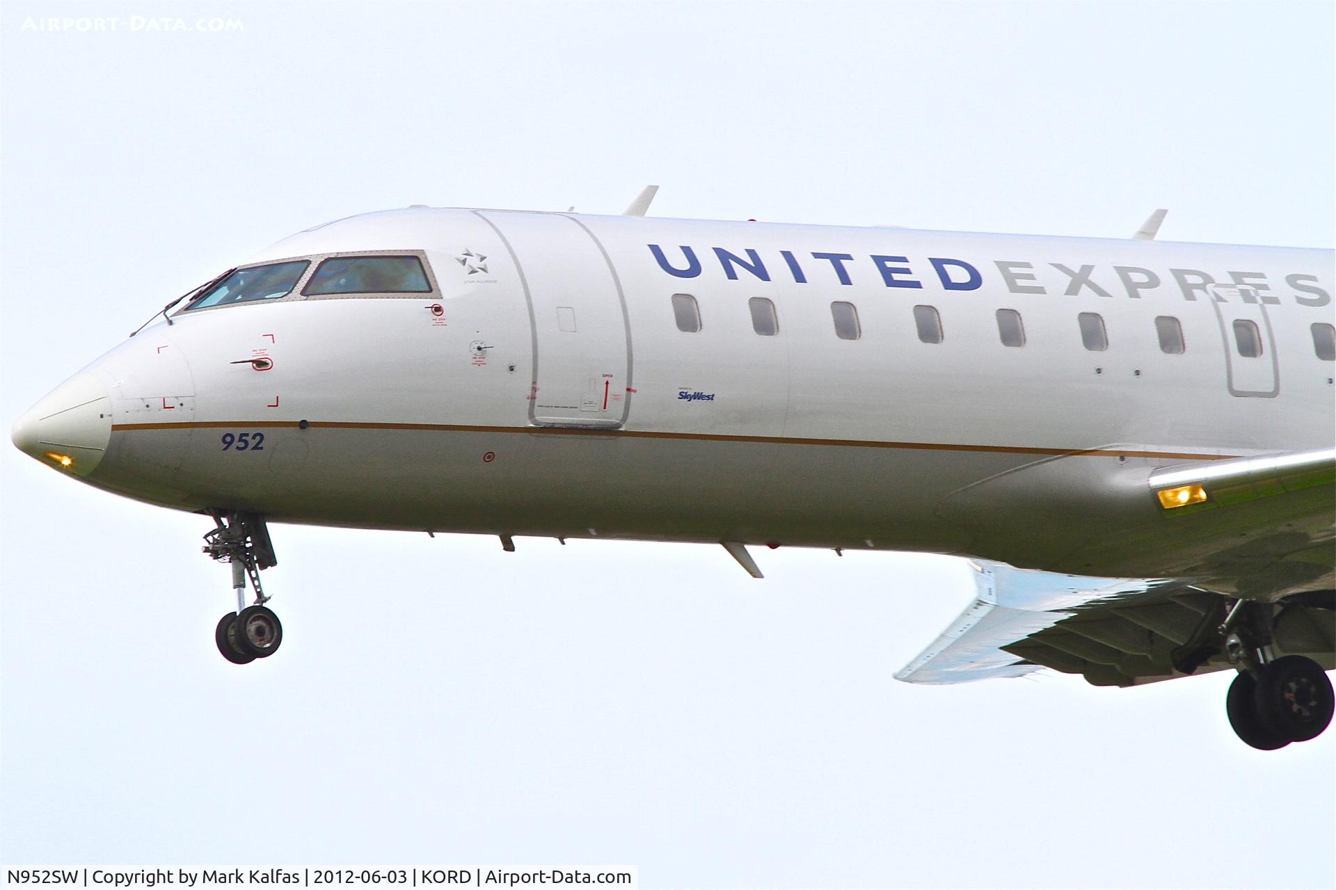 N952SW, 2003 Bombardier CRJ-200LR (CL-600-2B19) C/N 7805, SkyWest Airlines/United Express Bombardier CL-600-2B19, SKW5587 arriving from Madison/KMSN, RWY 28 approach KORD.