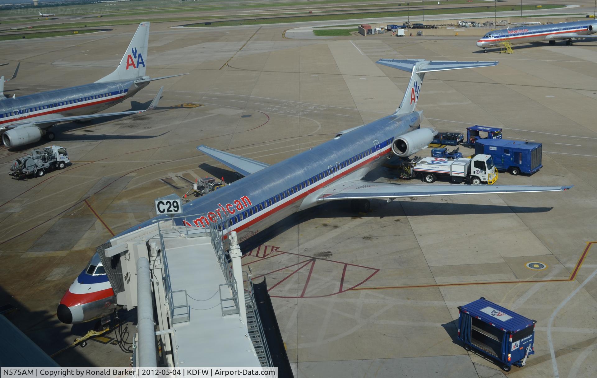 N575AM, 1991 McDonnell Douglas MD-82 (DC-9-82) C/N 53152, Dallas