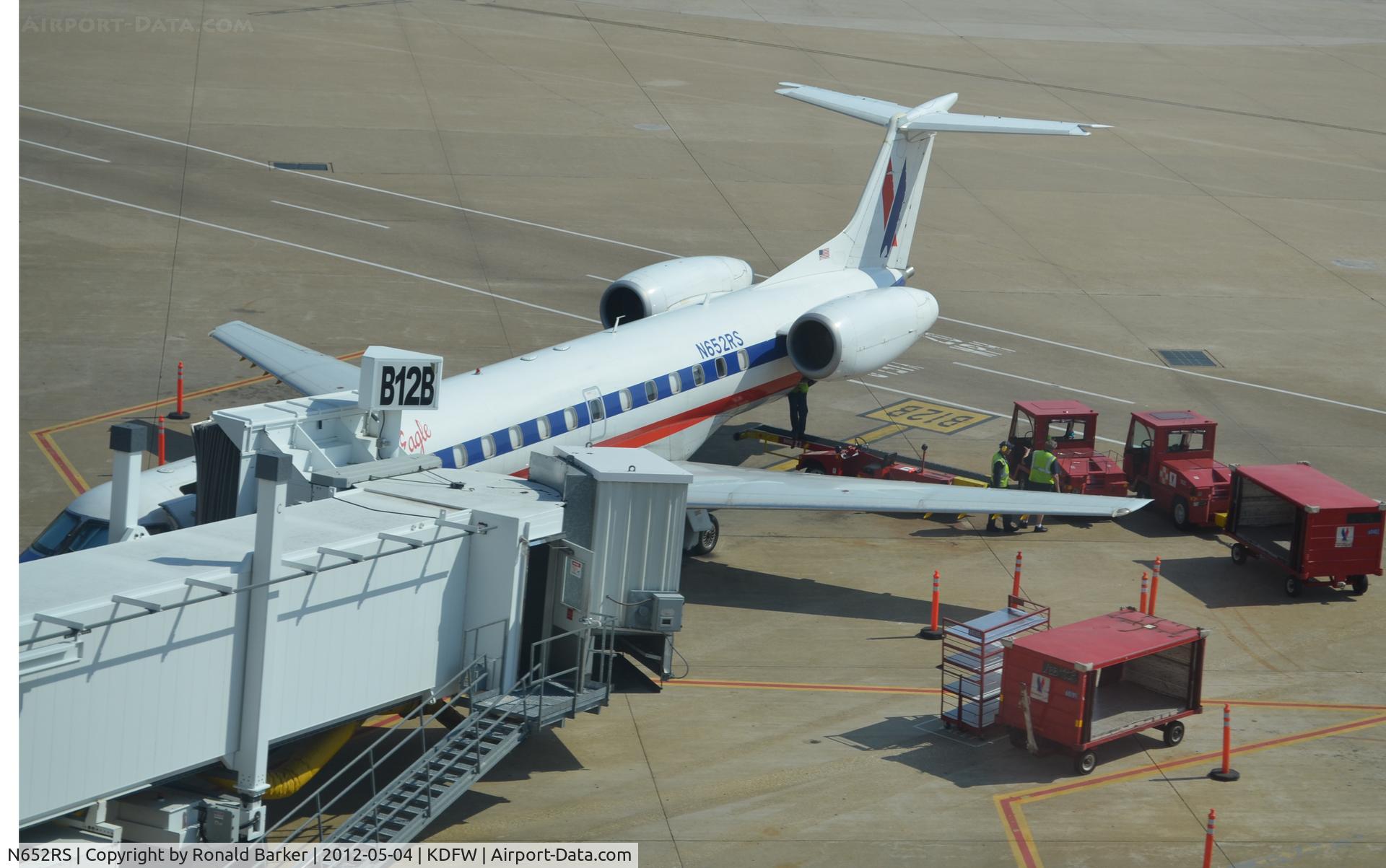 N652RS, 2001 Embraer ERJ-145LR (EMB-145LR) C/N 145432, Dallas