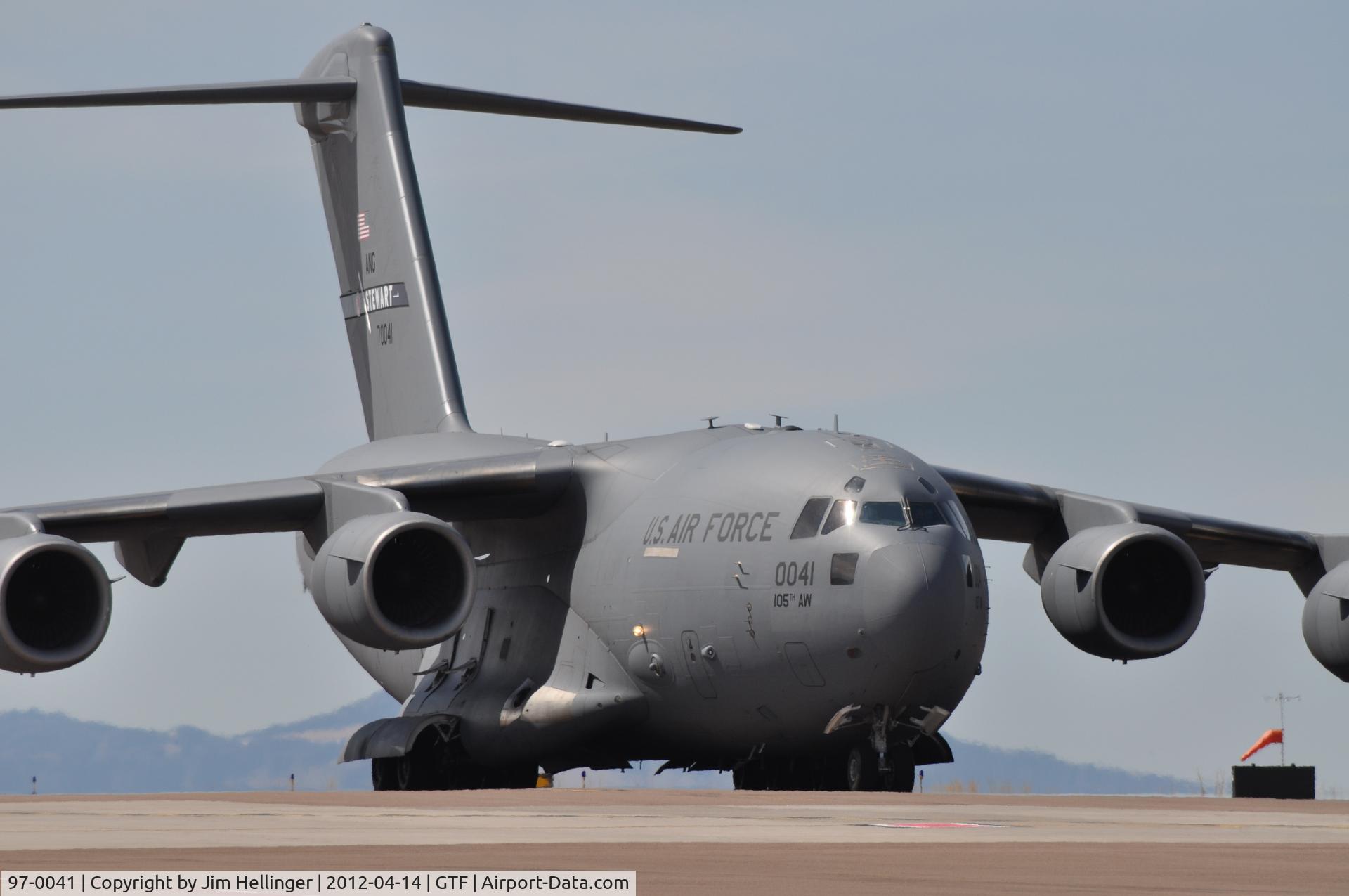 97-0041, 1997 Boeing C-17A Globemaster III C/N 50045/P-41, C-17A taxiing to runway 21 at GTF
