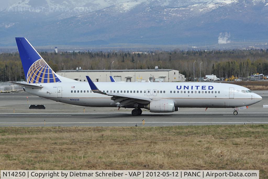 N14250, 1999 Boeing 737-824 C/N 28957, United Boeing 737-800