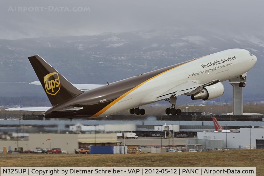 N325UP, 1998 Boeing 767-34AF C/N 27751, UPS Boeing 767-300