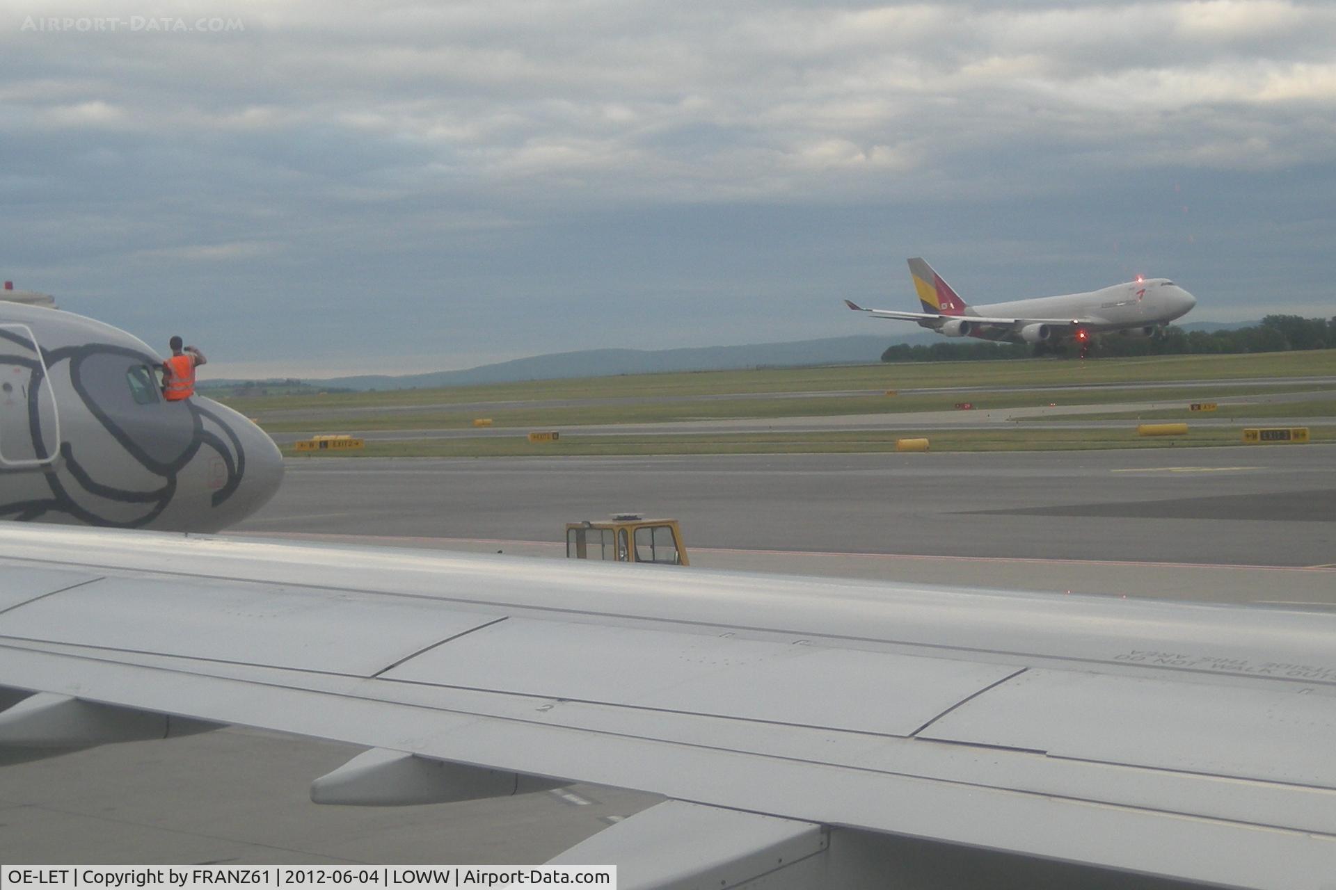 OE-LET, 2009 Airbus A321-211 C/N 3830, Spotter bei der 