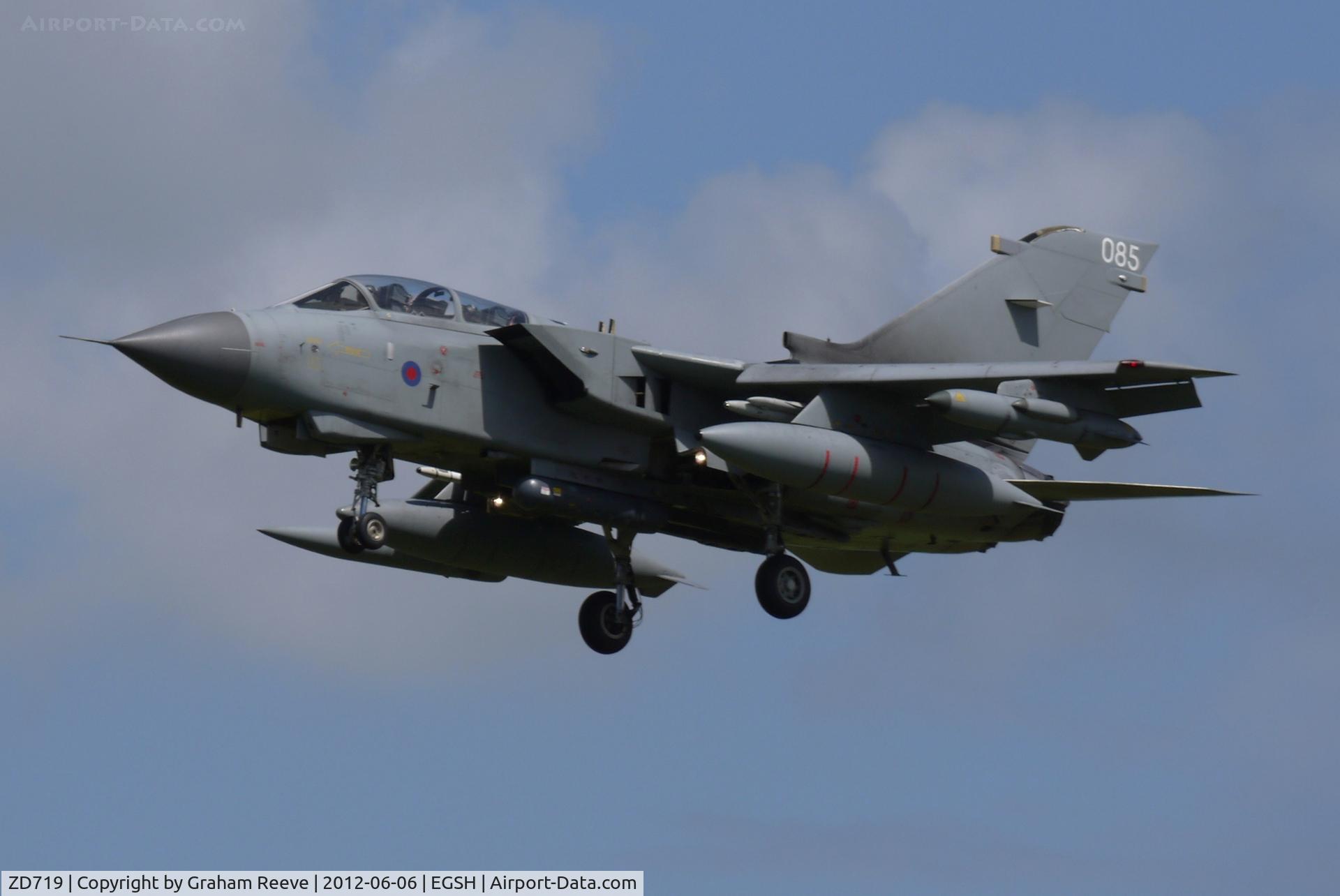 ZD719, 1984 Panavia Tornado GR.4 C/N 348/BS120/3161, On approach.