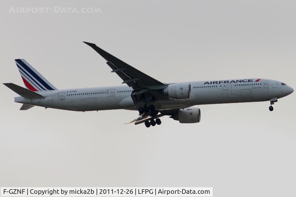 F-GZNF, 2009 Boeing 777-328/ER C/N 37433, Landing