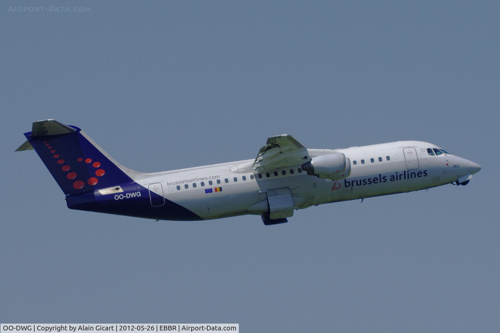 OO-DWG, 1998 British Aerospace Avro 146-RJ100 C/N E3336, Take off