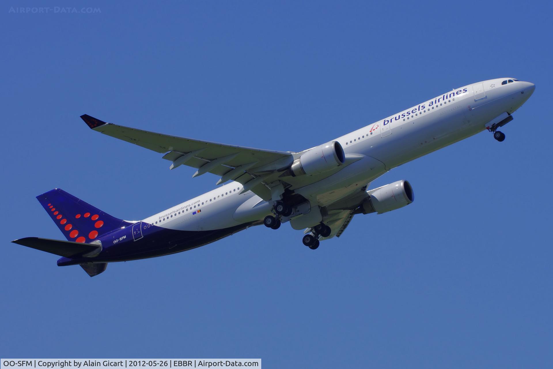 OO-SFM, 1993 Airbus A330-301 C/N 030, Take off
