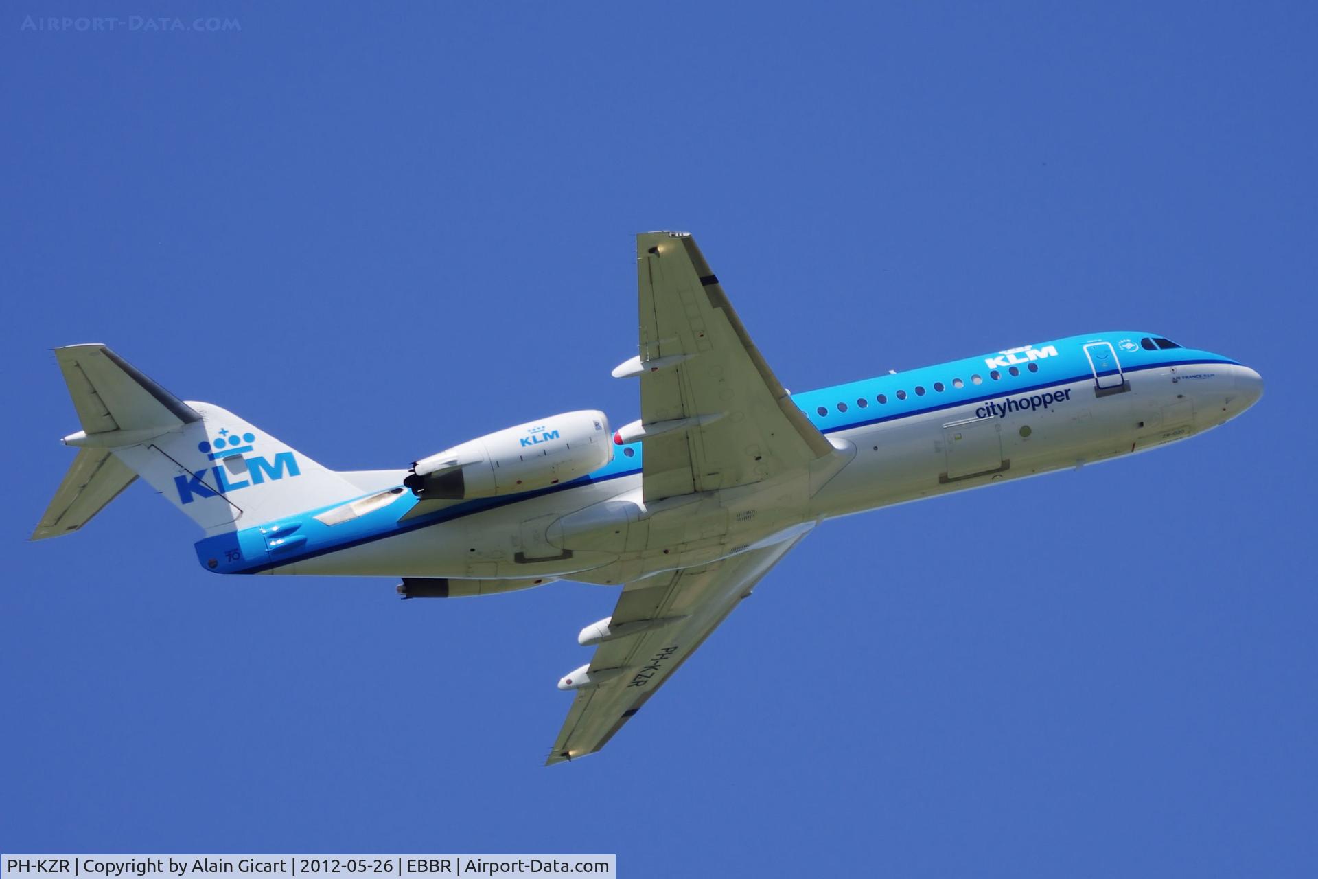 PH-KZR, 1995 Fokker 70 (F-28-0070) C/N 11551, Take off