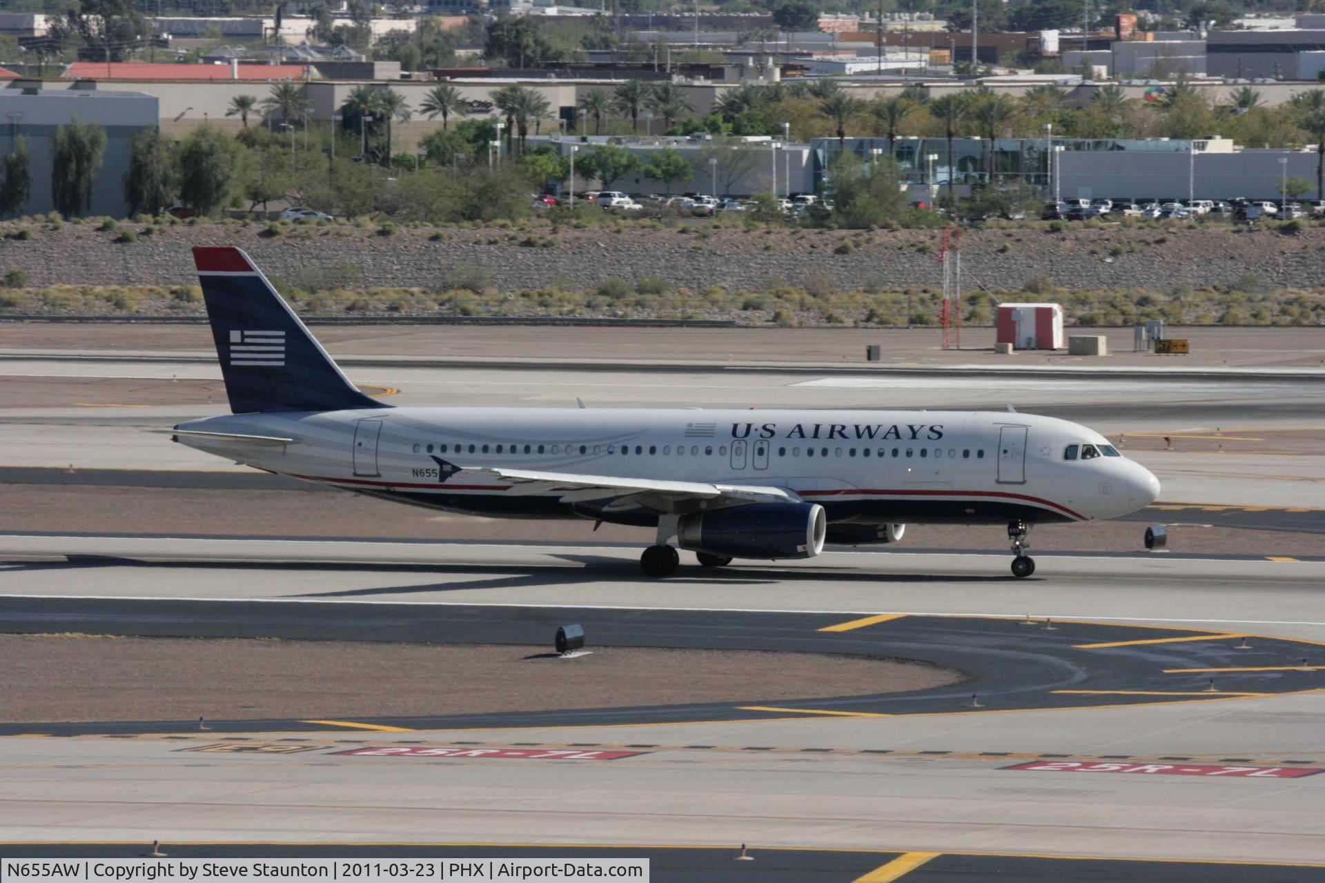 N655AW, 1999 Airbus A320-232 C/N 1075, Taken at Phoenix Sky Harbor Airport, in March 2011 whilst on an Aeroprint Aviation tour