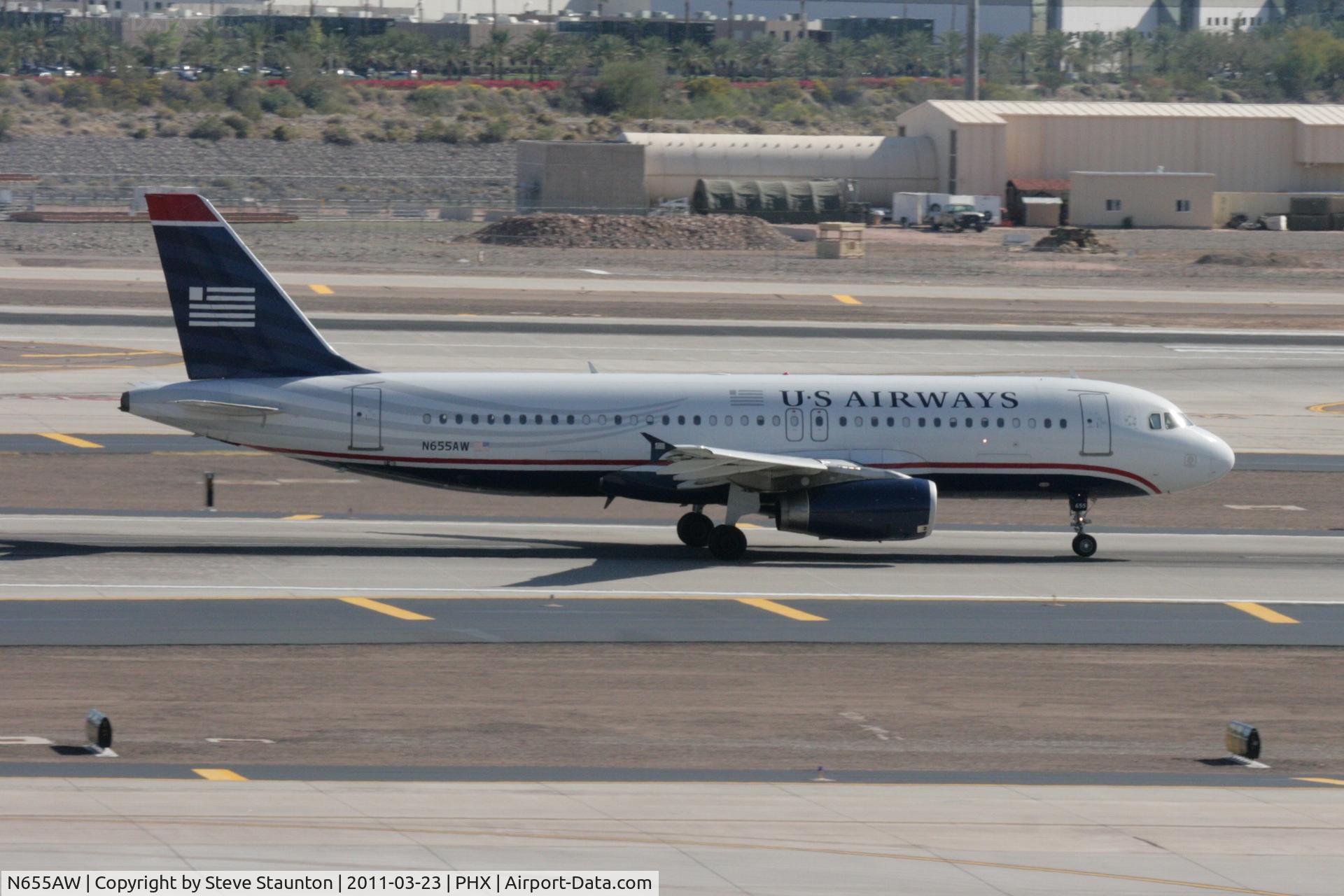 N655AW, 1999 Airbus A320-232 C/N 1075, Taken at Phoenix Sky Harbor Airport, in March 2011 whilst on an Aeroprint Aviation tour