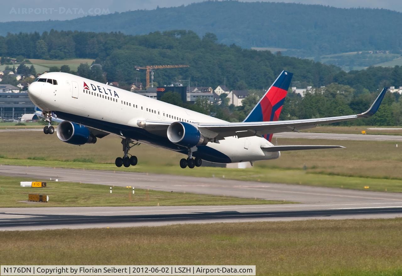 N176DN, 1990 Boeing 767-332 C/N 25061, Take off rwy 16