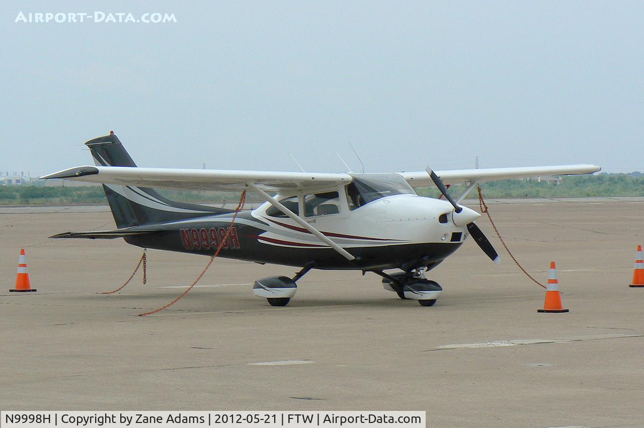N9998H, 1982 Cessna 182R Skylane C/N 18268172, At Meacham Field - Fort Worth, TX