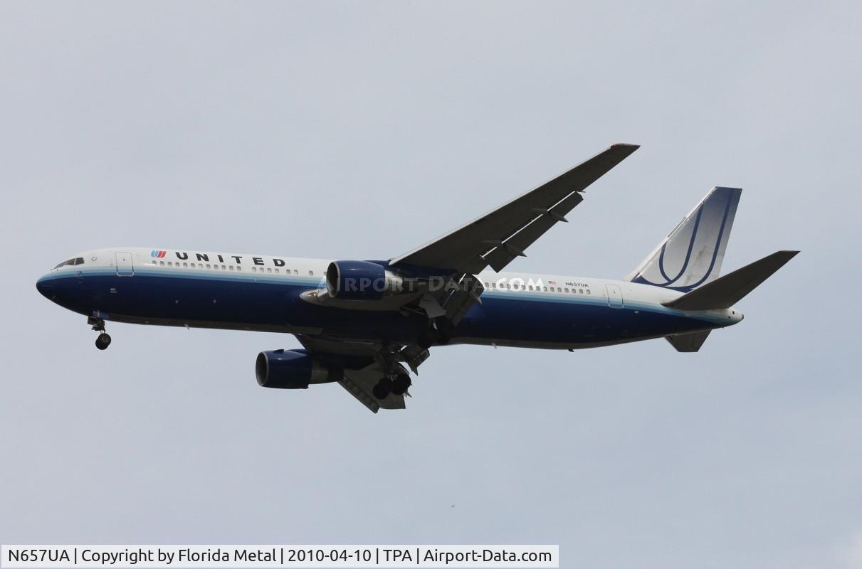 N657UA, 1993 Boeing 767-322 C/N 27112, United 767-300