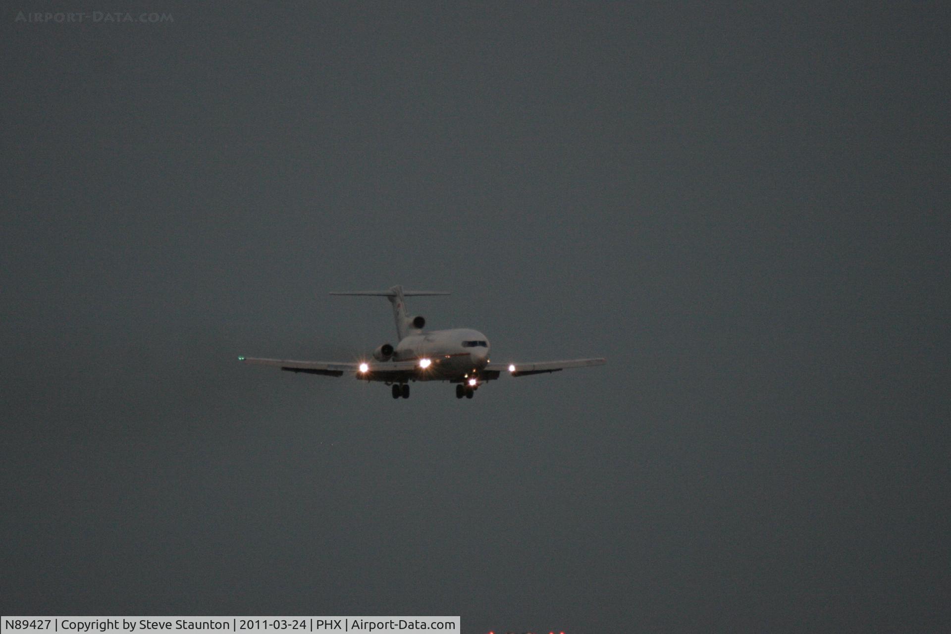 N89427, 1977 Boeing 727-227 C/N 21365, Taken at Phoenix Sky Harbor Airport, in March 2011 whilst on an Aeroprint Aviation tour (in the failing light - but what a rare sight)