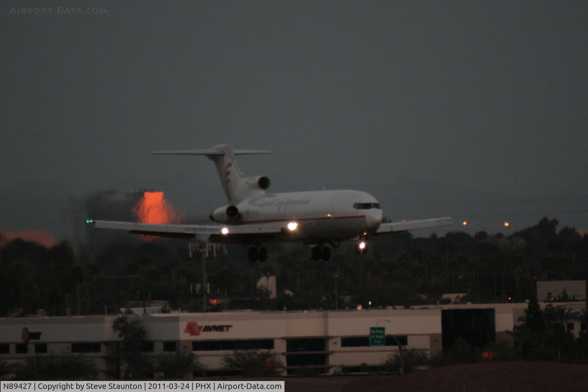 N89427, 1977 Boeing 727-227 C/N 21365, Taken at Phoenix Sky Harbor Airport, in March 2011 whilst on an Aeroprint Aviation tour (in the failing light - but what a rare sight)