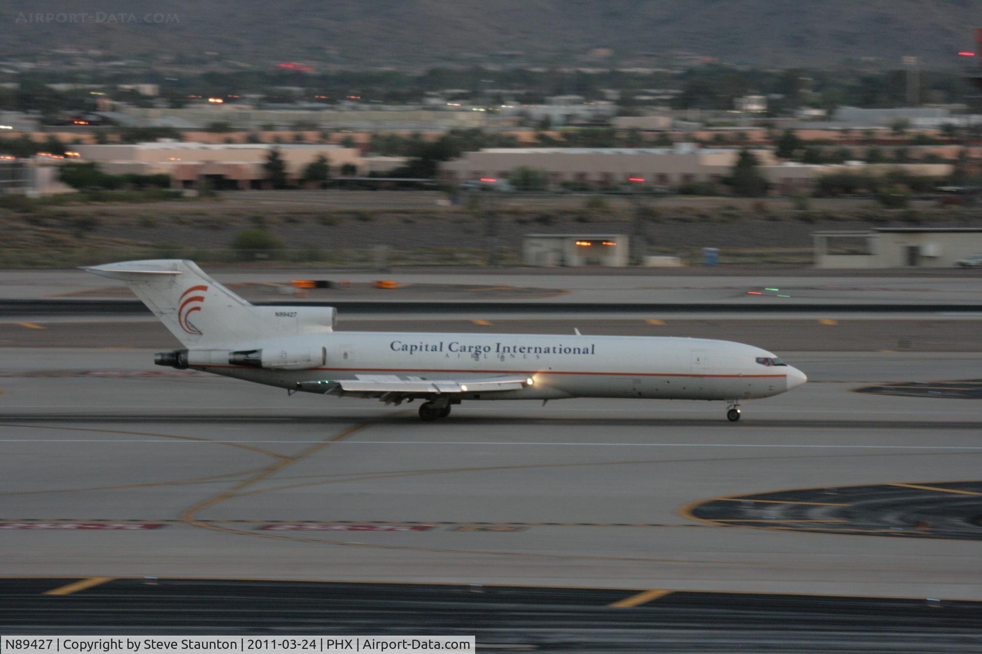 N89427, 1977 Boeing 727-227 C/N 21365, Taken at Phoenix Sky Harbor Airport, in March 2011 whilst on an Aeroprint Aviation tour (in the failing light - but what a rare sight)