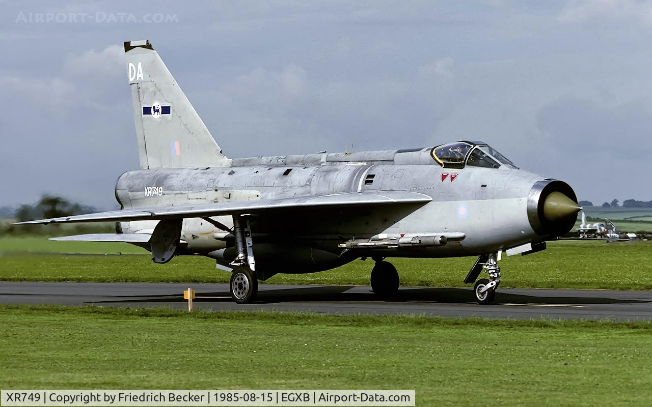 XR749, 1965 English Electric Lightning F.3 C/N 95214, taxying to the active