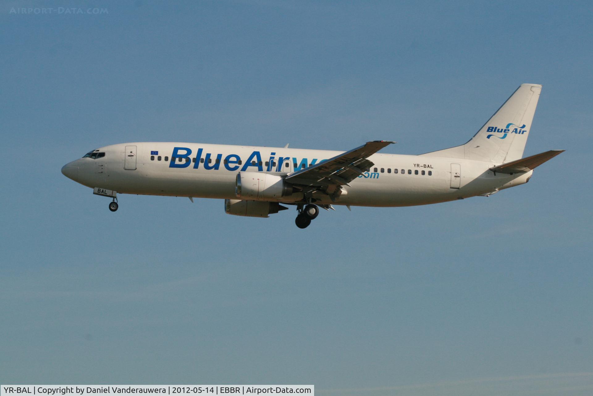 YR-BAL, 1991 Boeing 737-484 C/N 25314, Flight OB123 is descending to RWY 25L